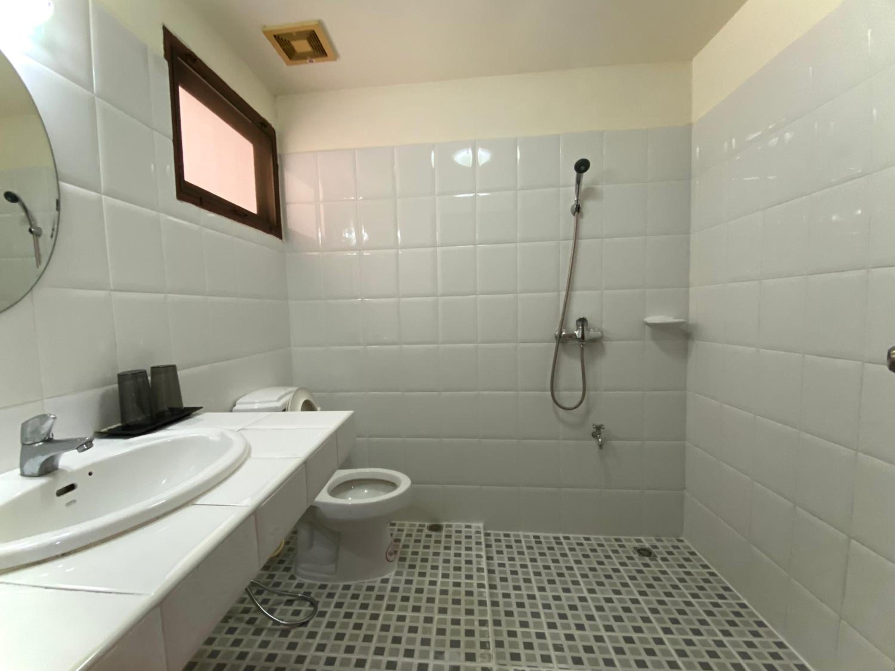 Standard Double or Twin Room - Photo 5