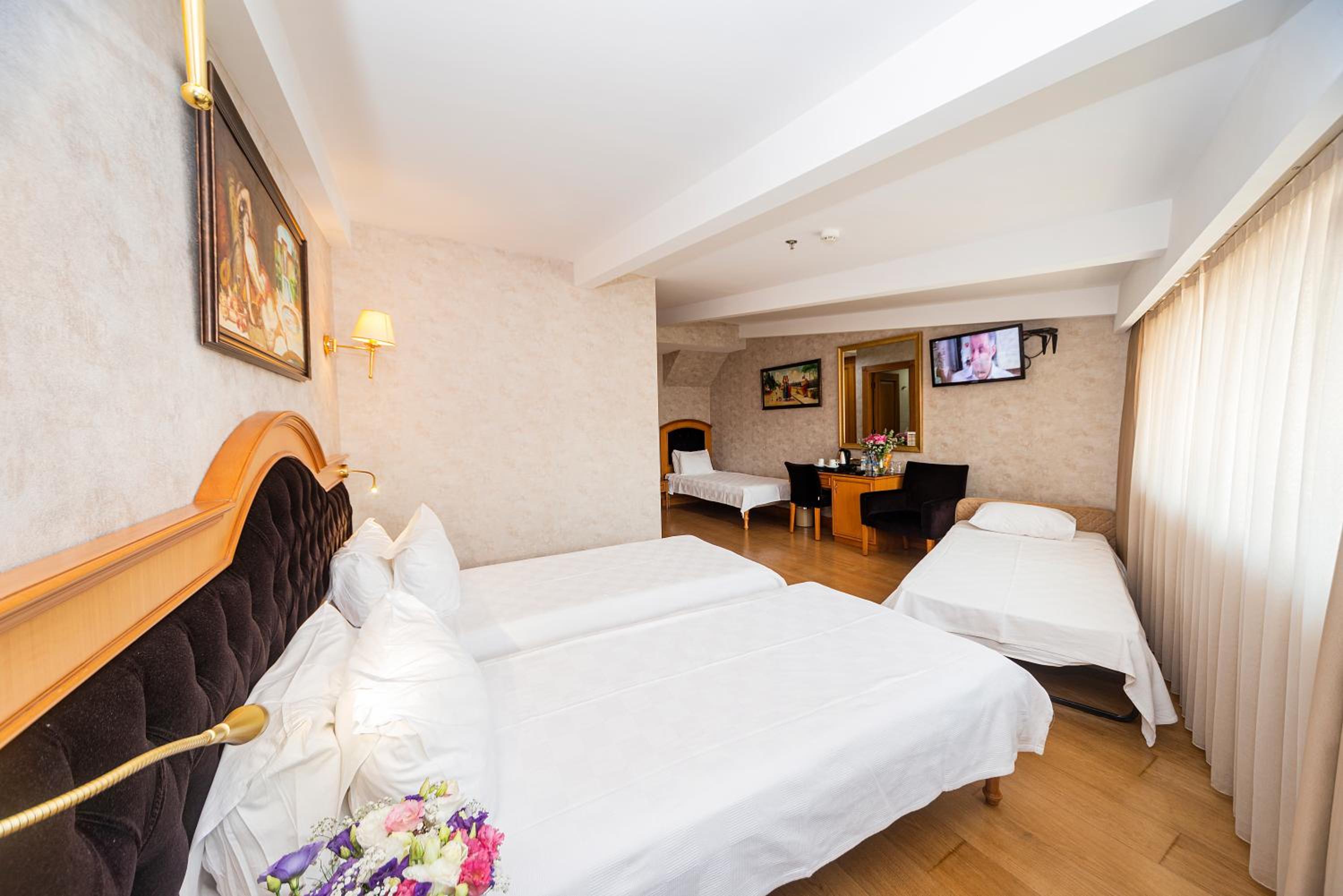 Superior Quadruple Room photo 2