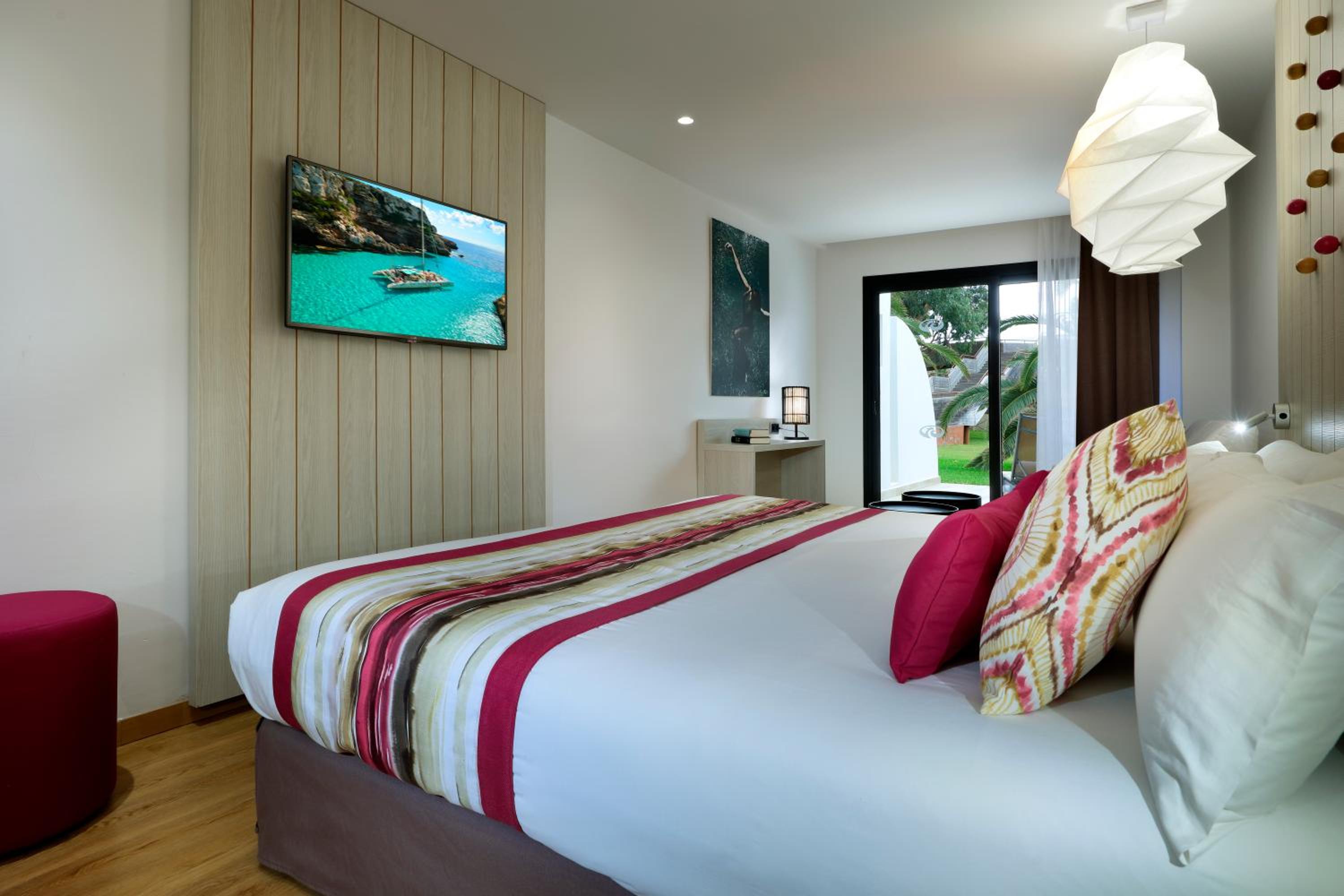 Superior Double Room thumbnail 6