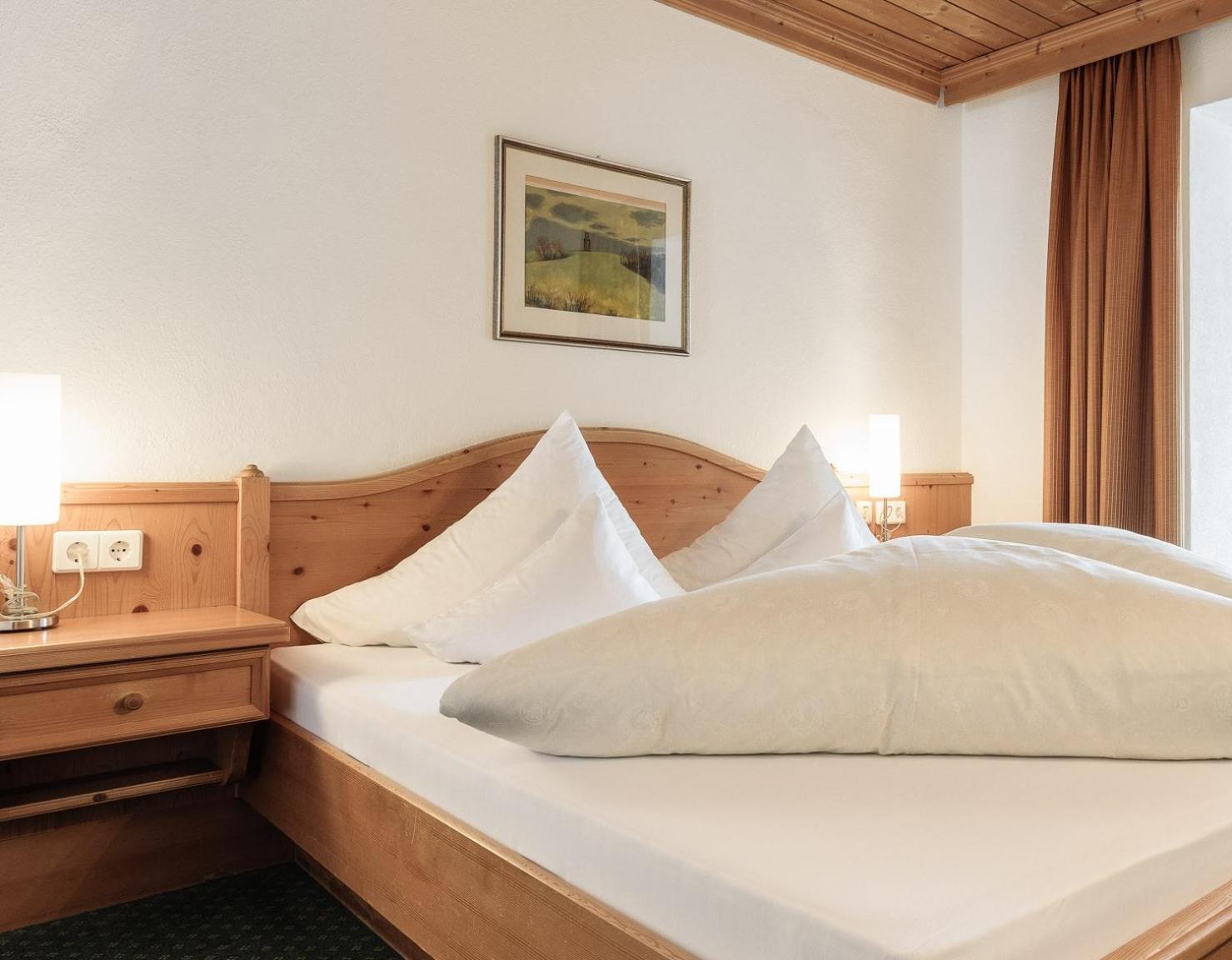 Double Room with Balcony - Photo 3