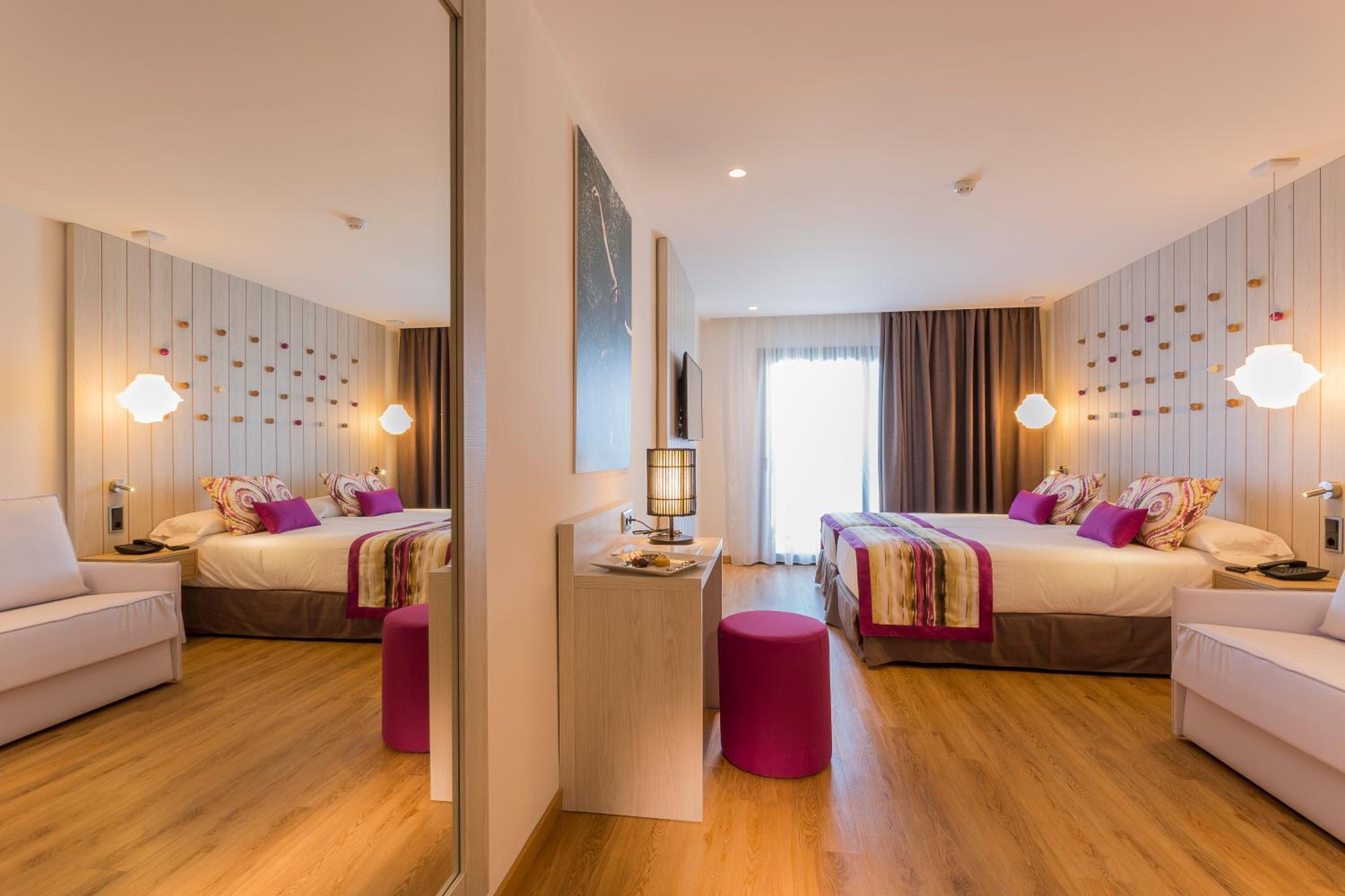 Superior Double Room Poolside
