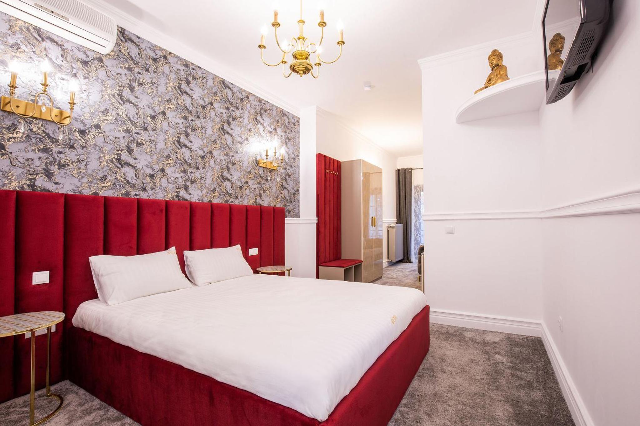 Deluxe Double Room (2 Adults + 1 Child)