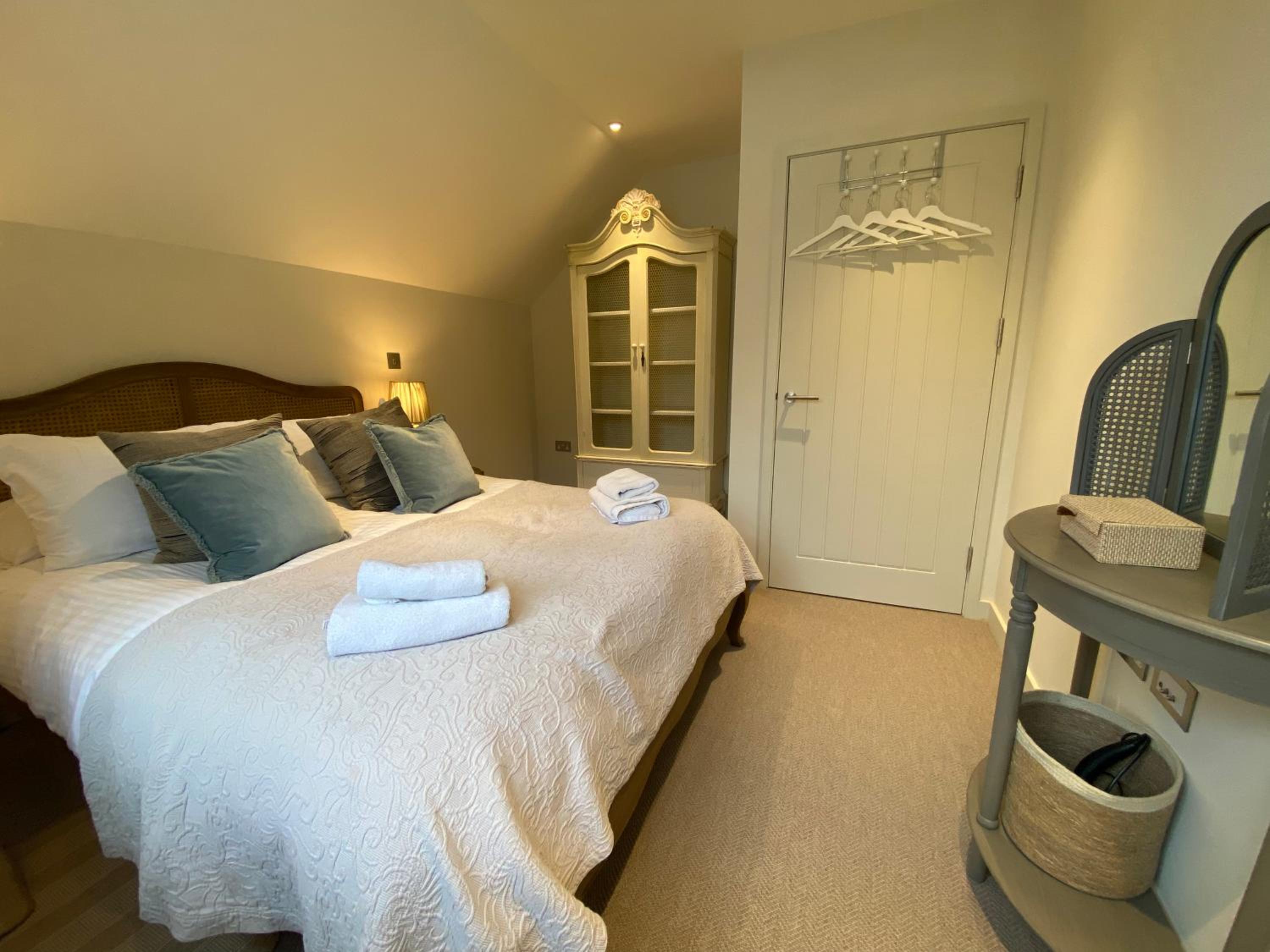 Three-Bedroom House - Photo 28