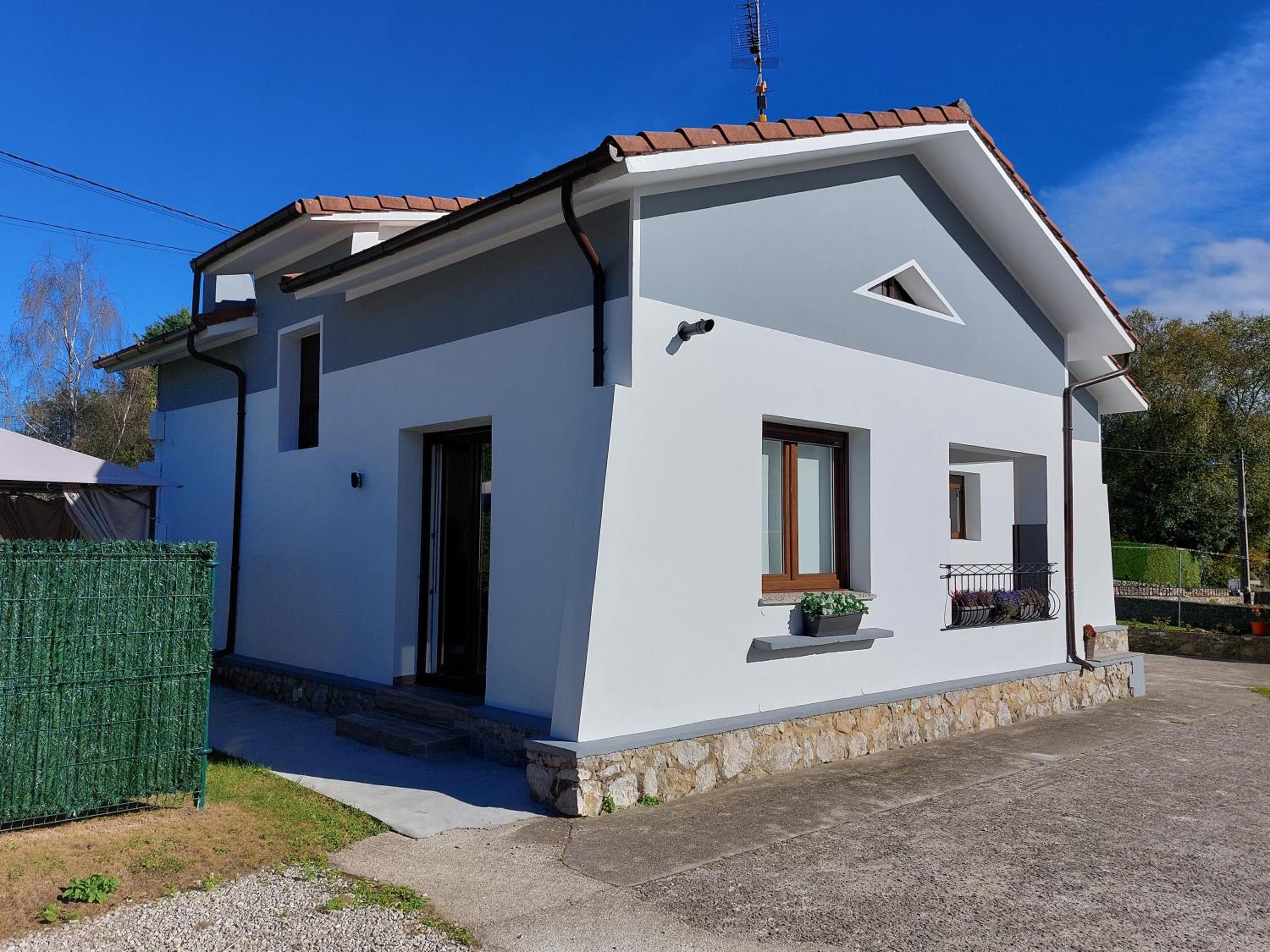 Three-Bedroom House photo 3