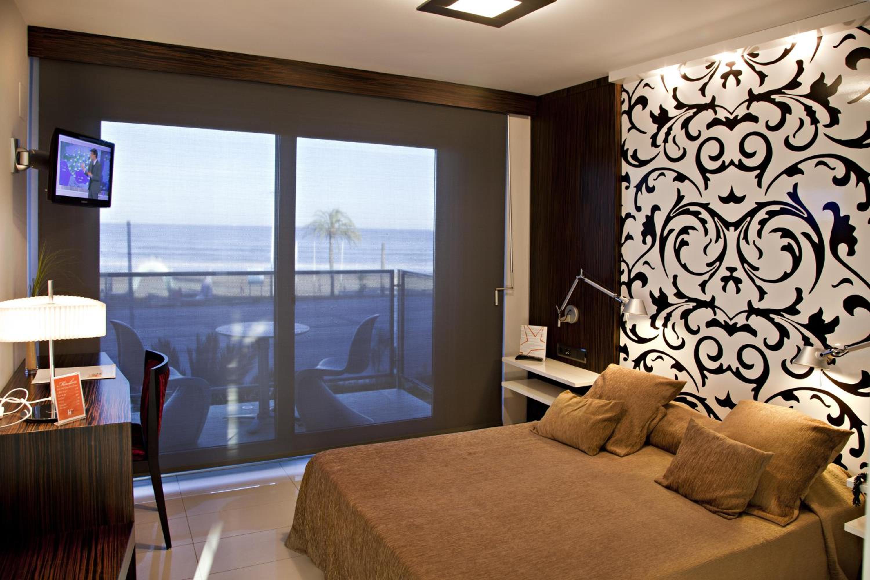 Double or Twin Room with Sea View - Photo 3