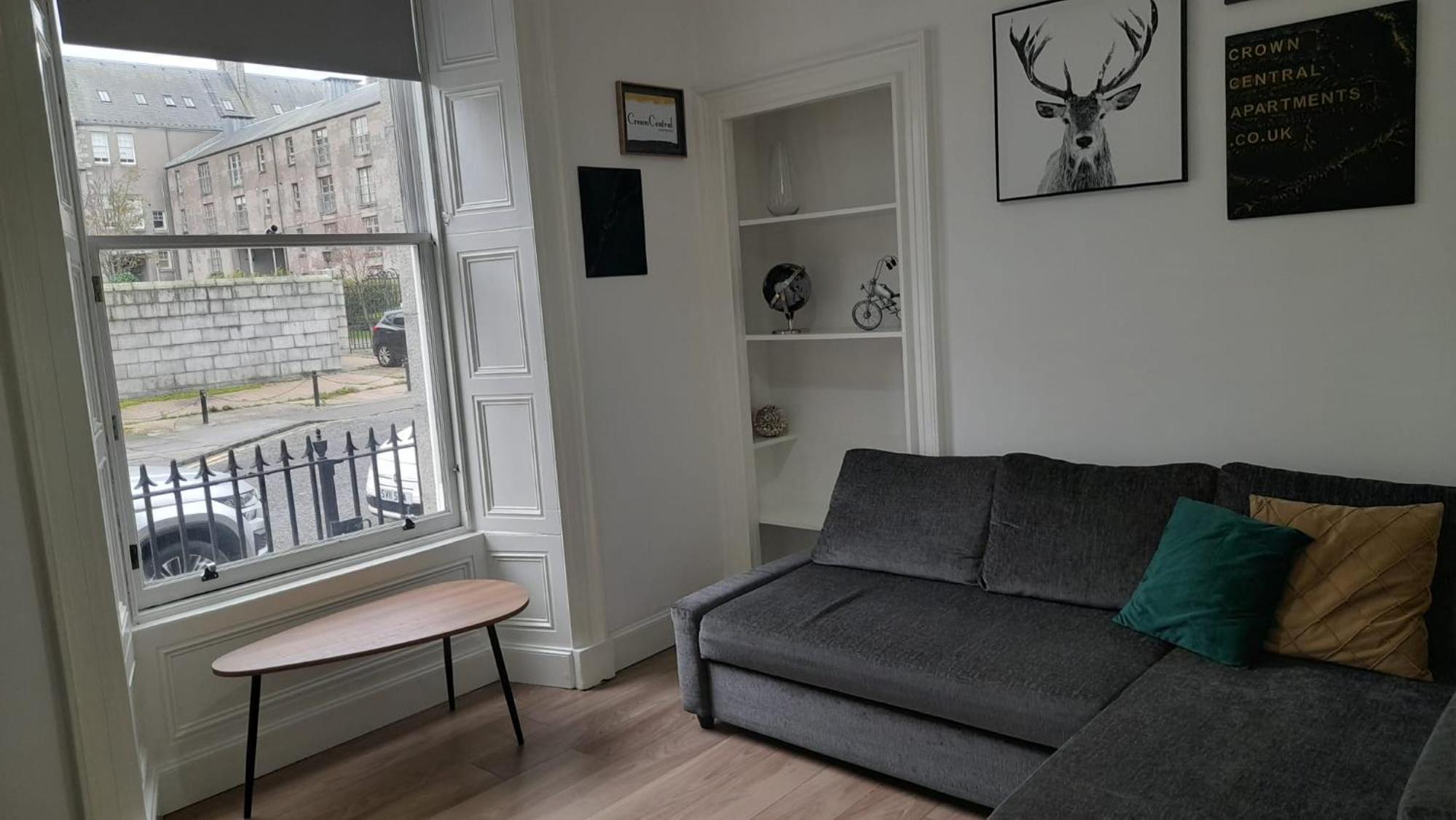 One-Bedroom Apartment photo 3