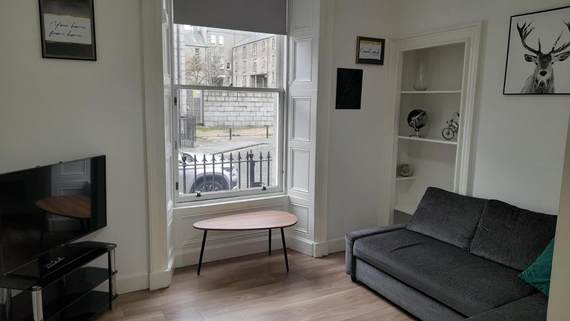 One-Bedroom Apartment photo 2