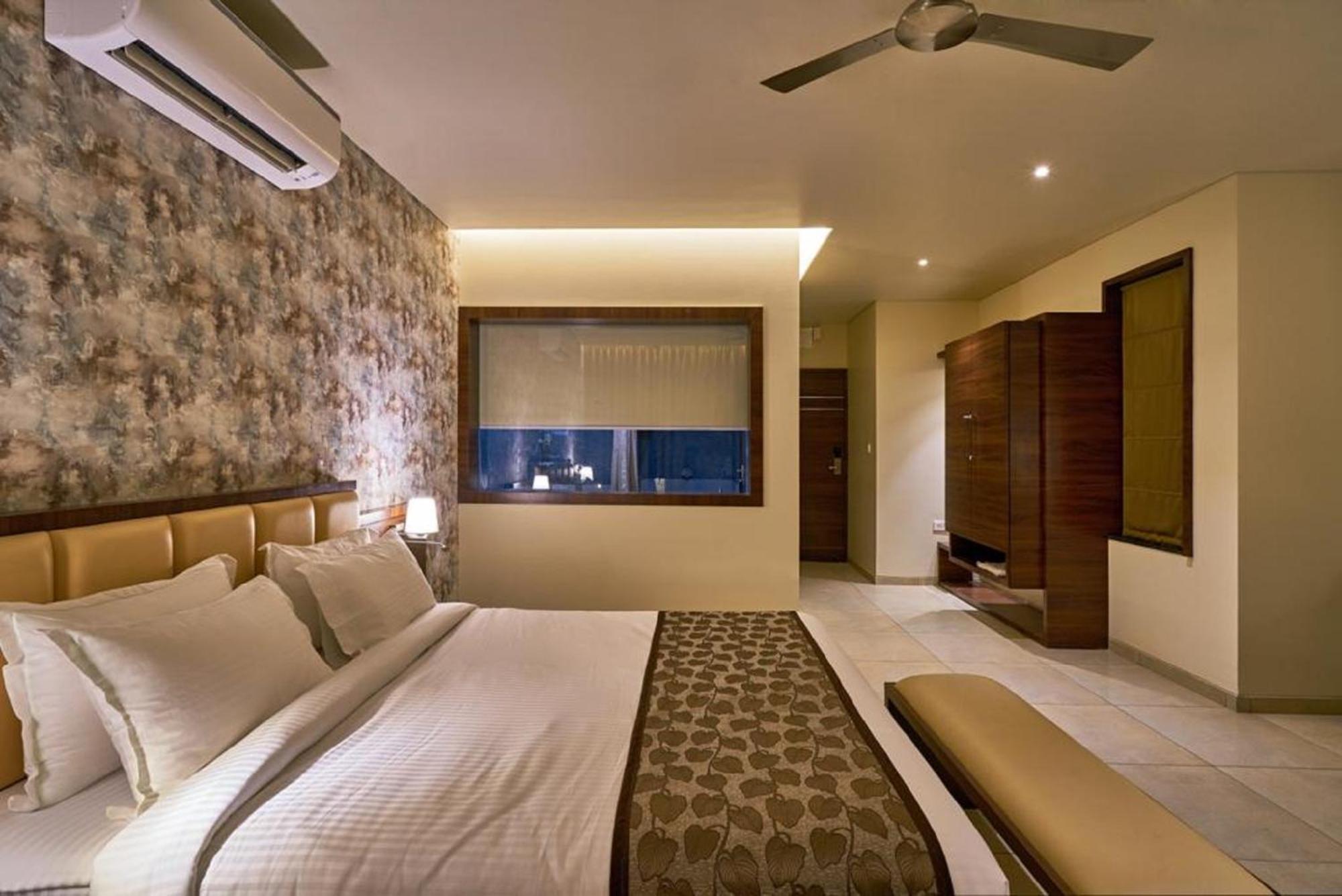 Deluxe Room - Photo 6