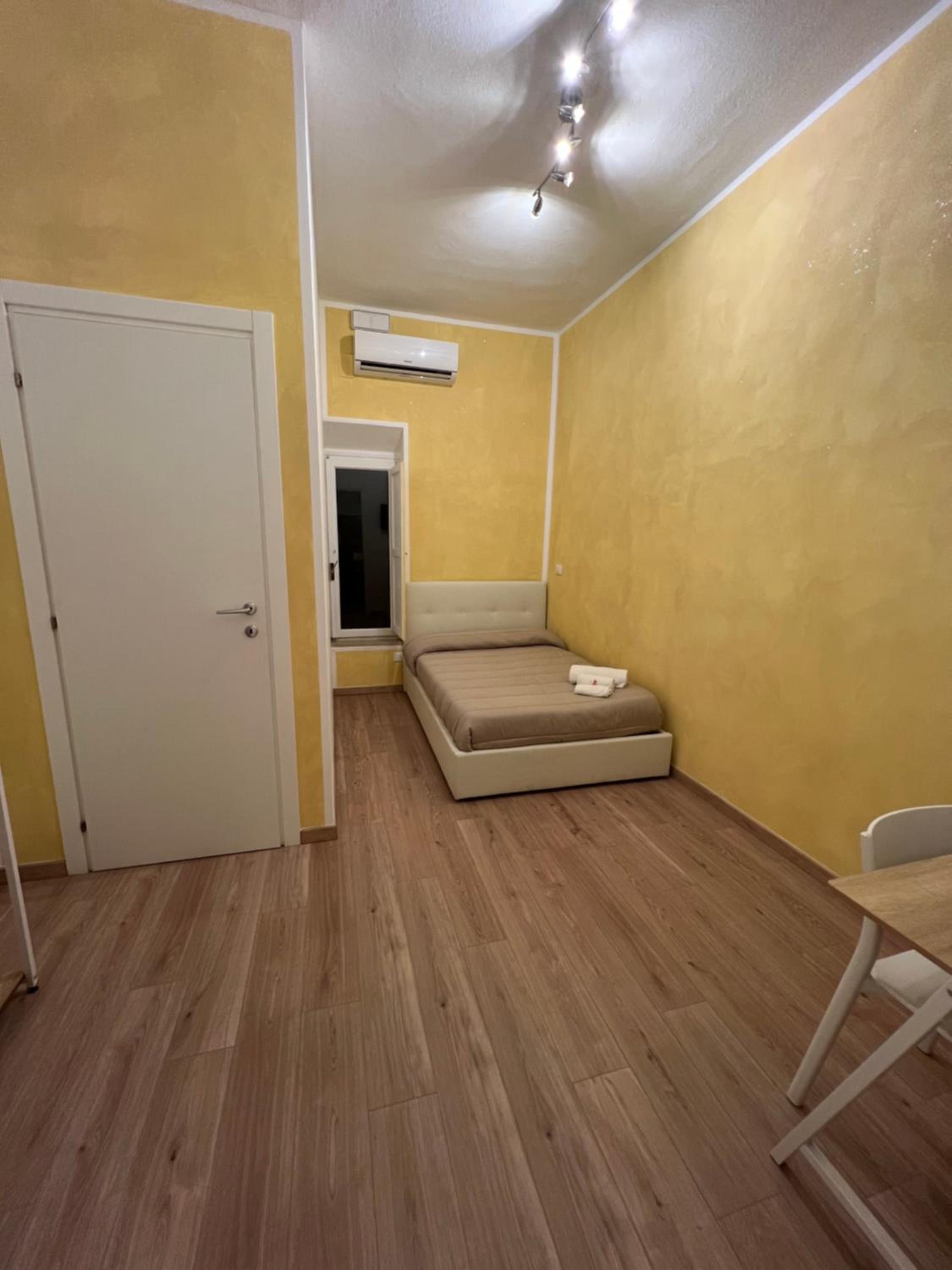 Single Room with Private Bathroom photo 3