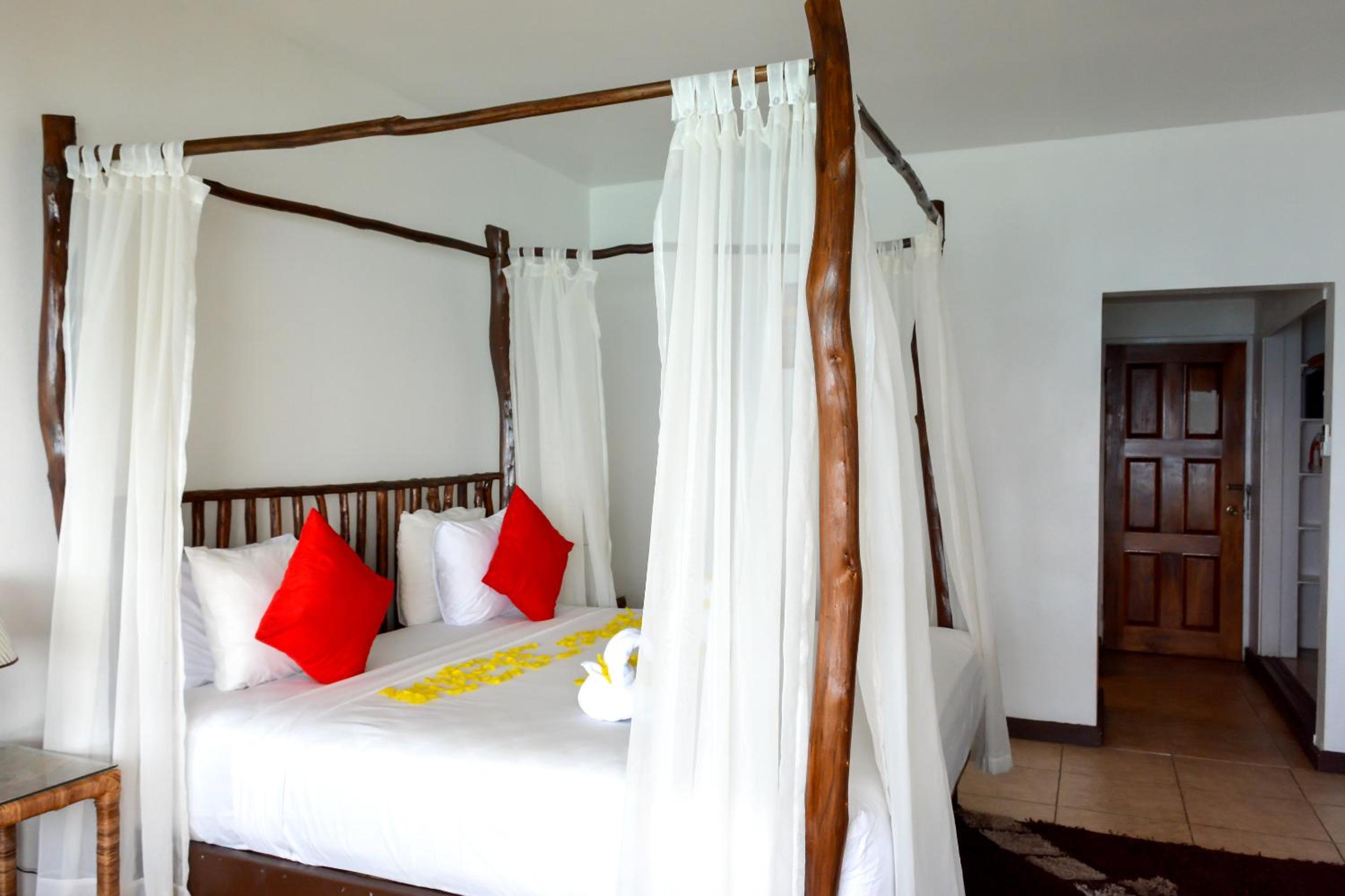 Deluxe King Room - Photo 7