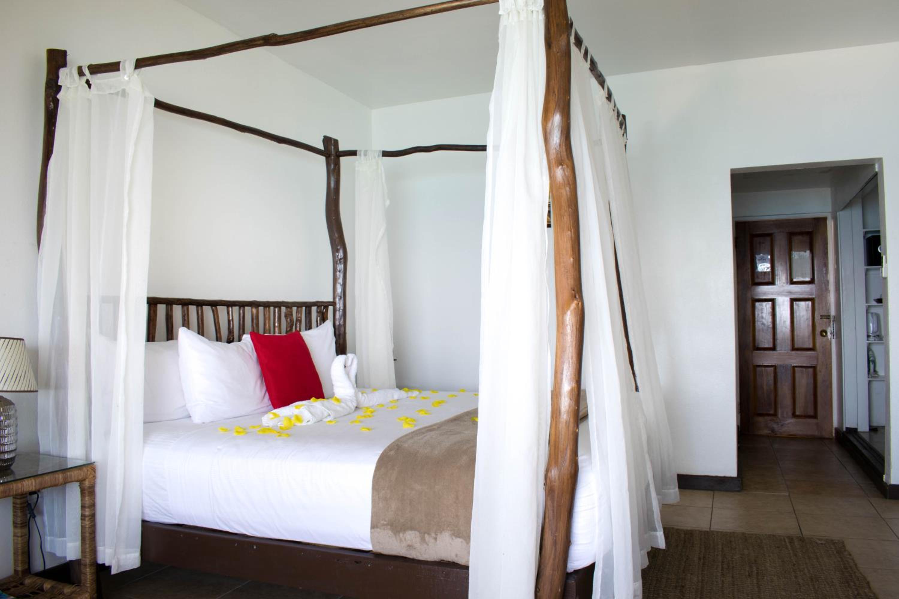 Deluxe King Room - Photo 12