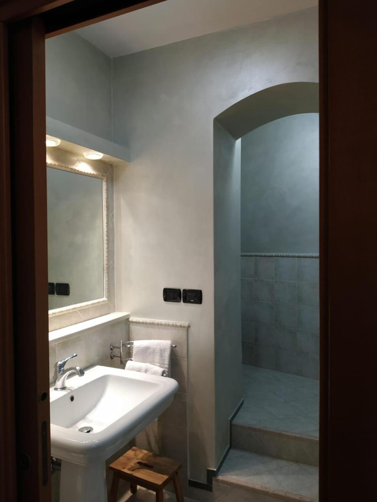 Deluxe Double Room (2 Adults + 1 Child) photo 3