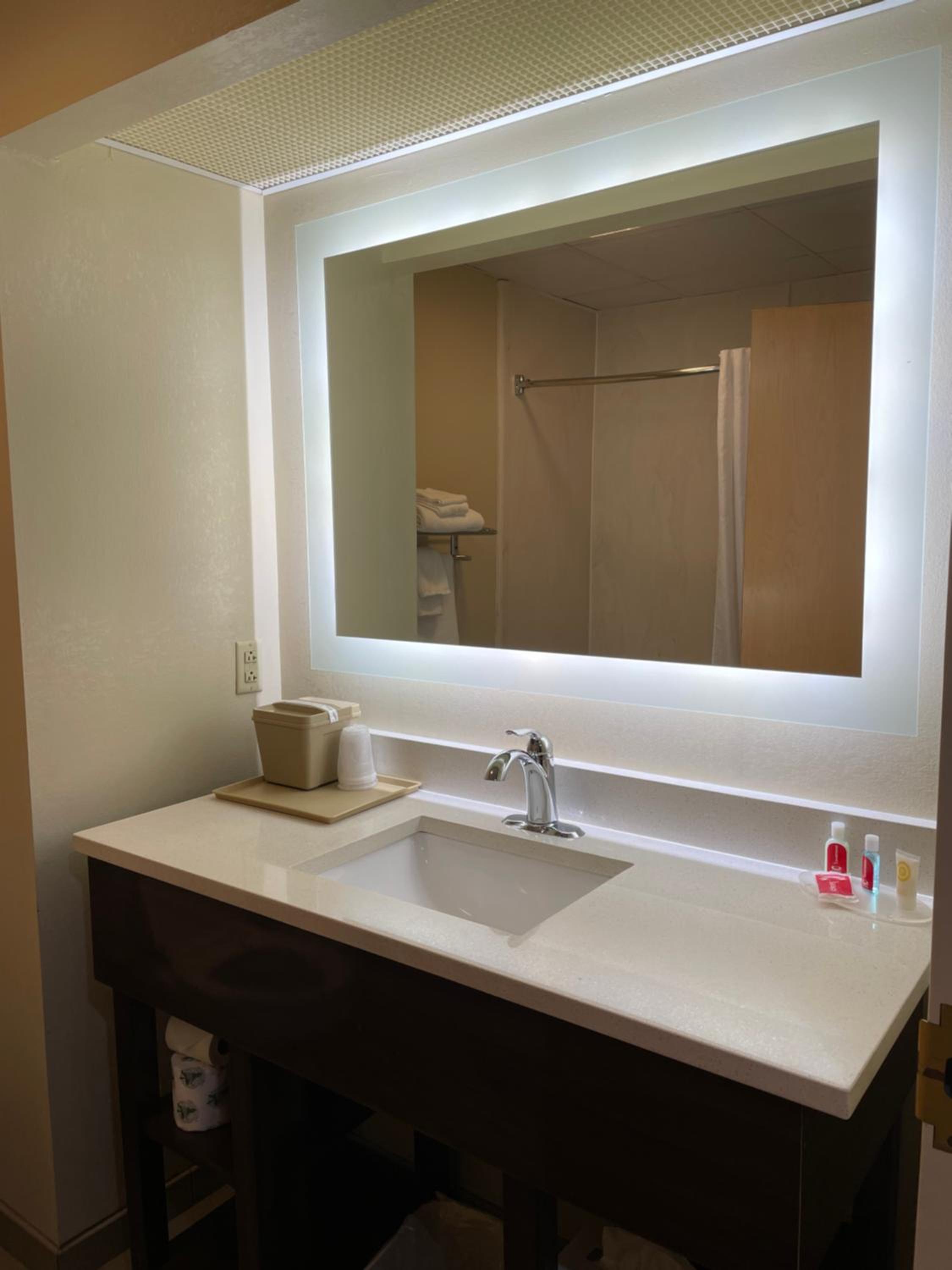 King Room - Non-Smoking - Photo 11