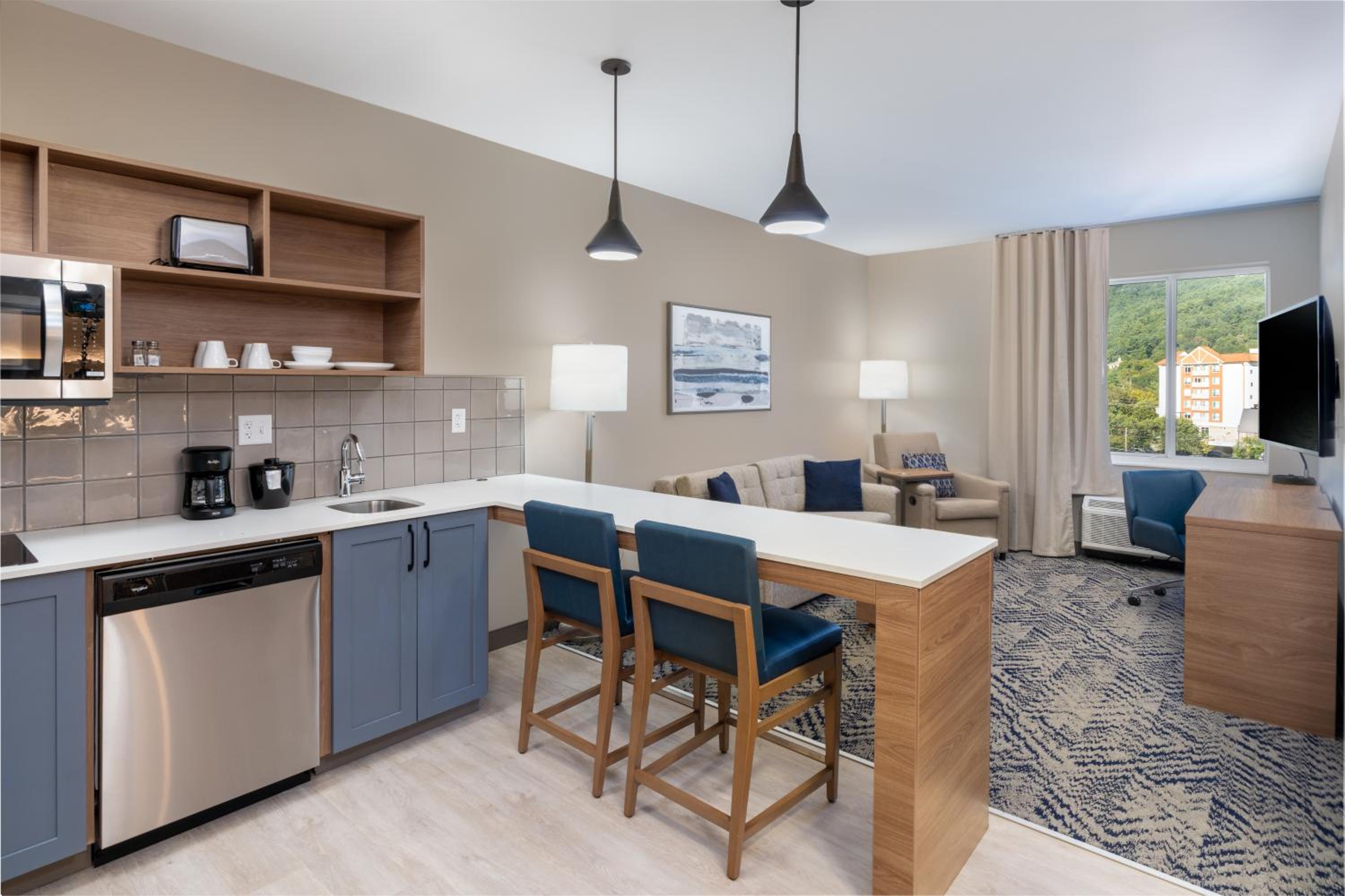 One-Bedroom King Suite - Photo 7