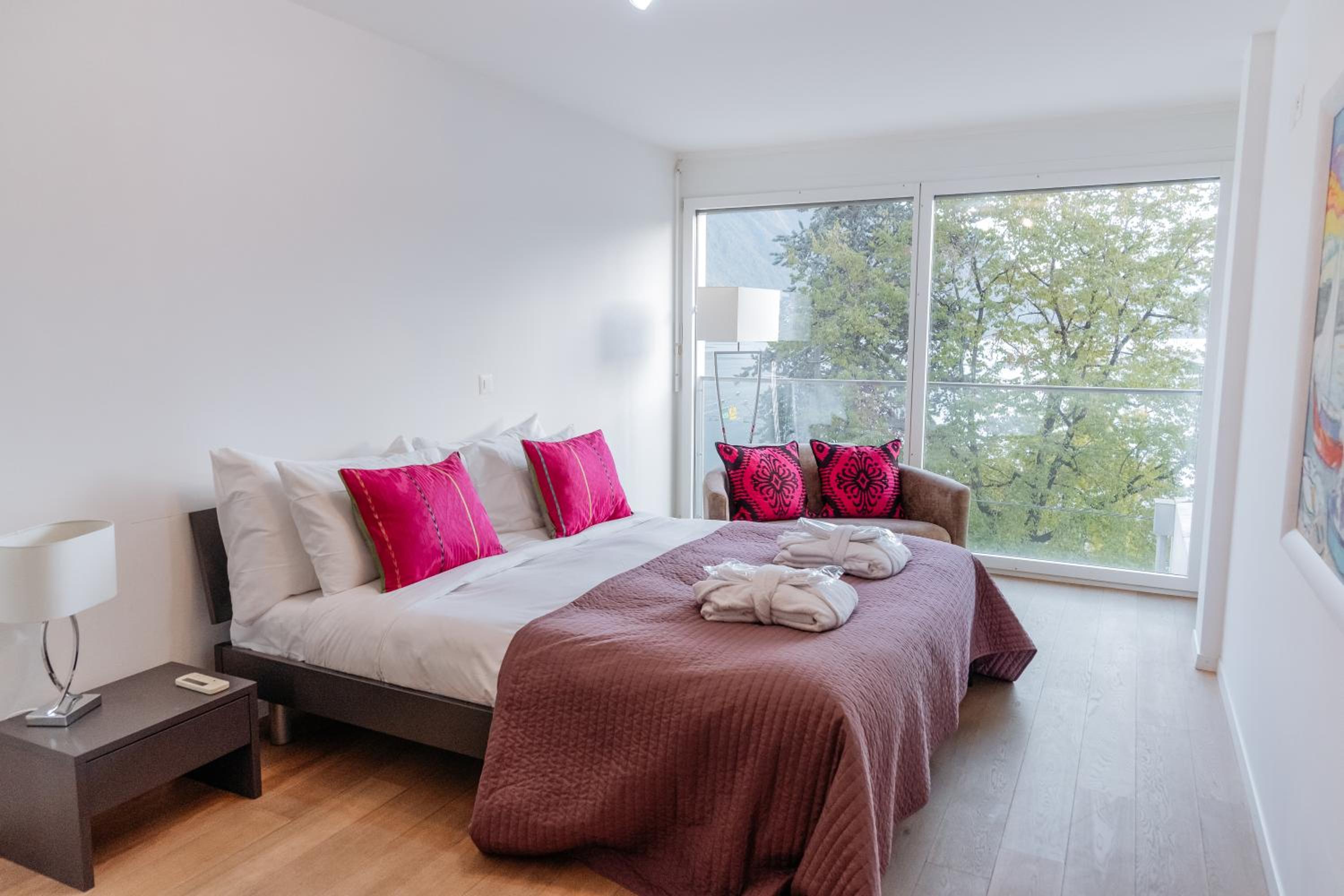 Apartment with Lake View photo 3