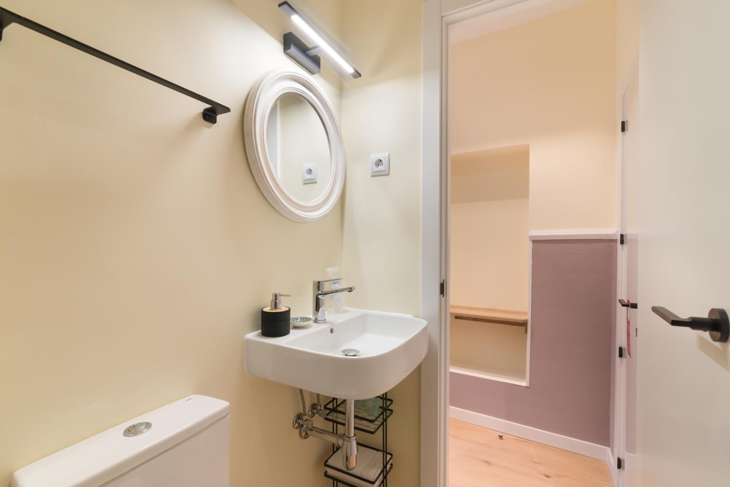Budget Double Room photo 2