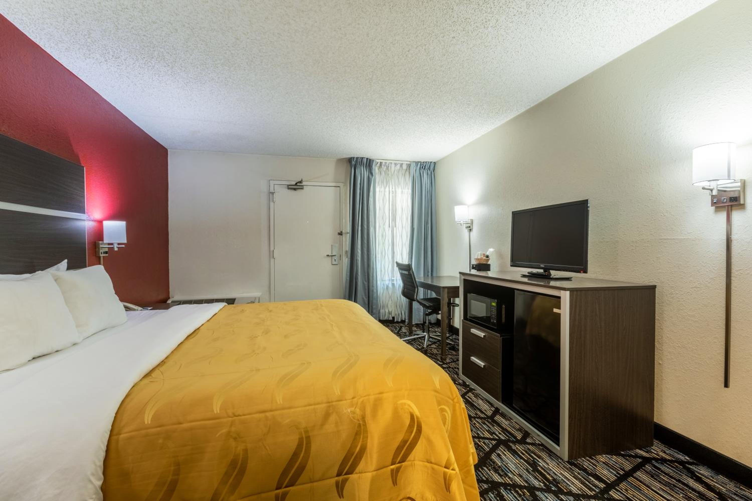 King Room - Exterior Access, No Pets - Photo 3