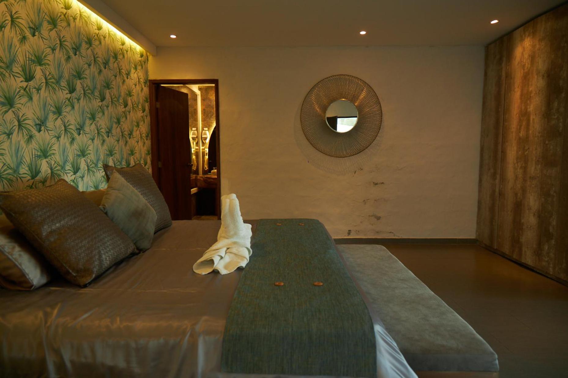 King Suite with Spa Bath photo 3