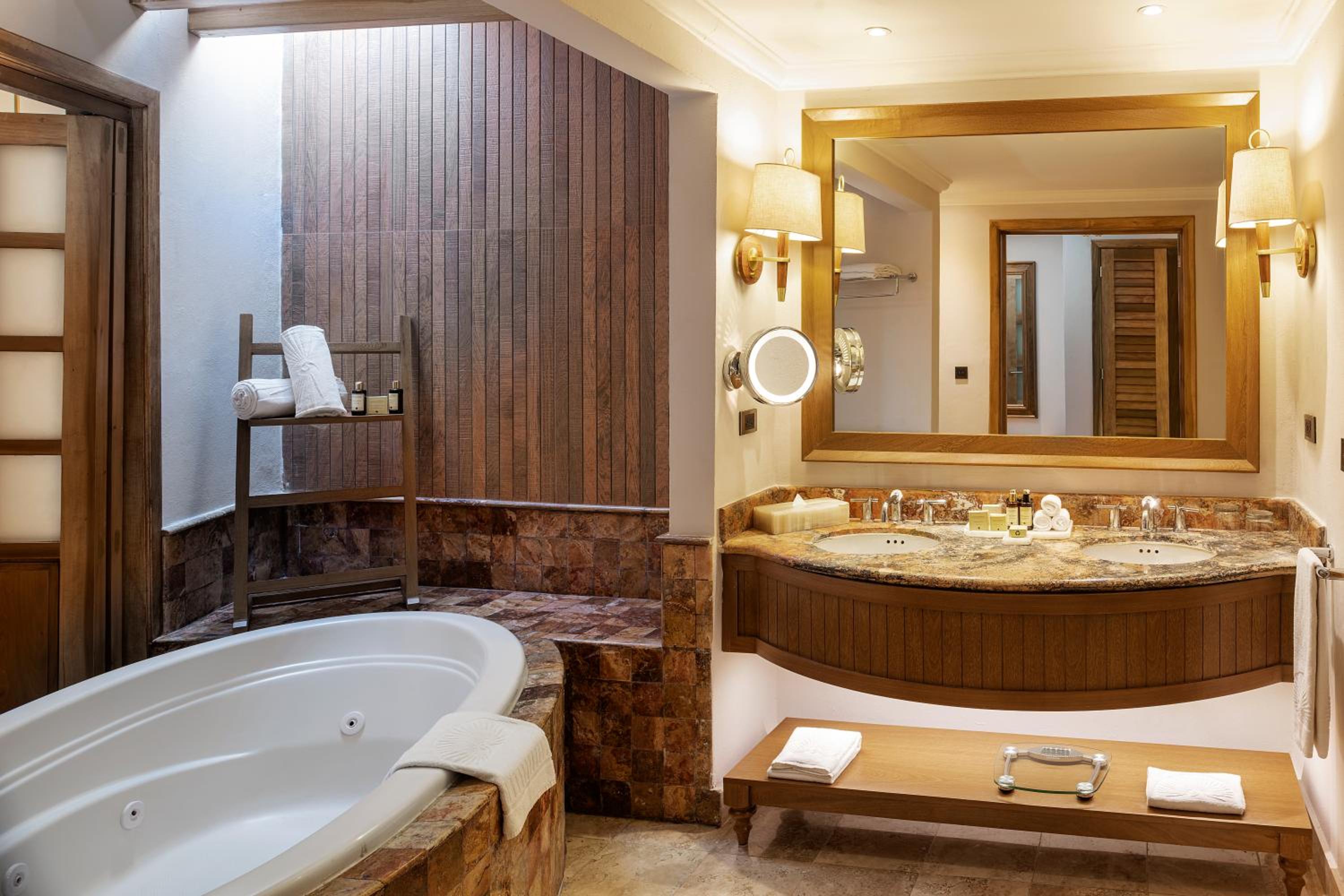 Golden Superior Junior Suite thumbnail 6