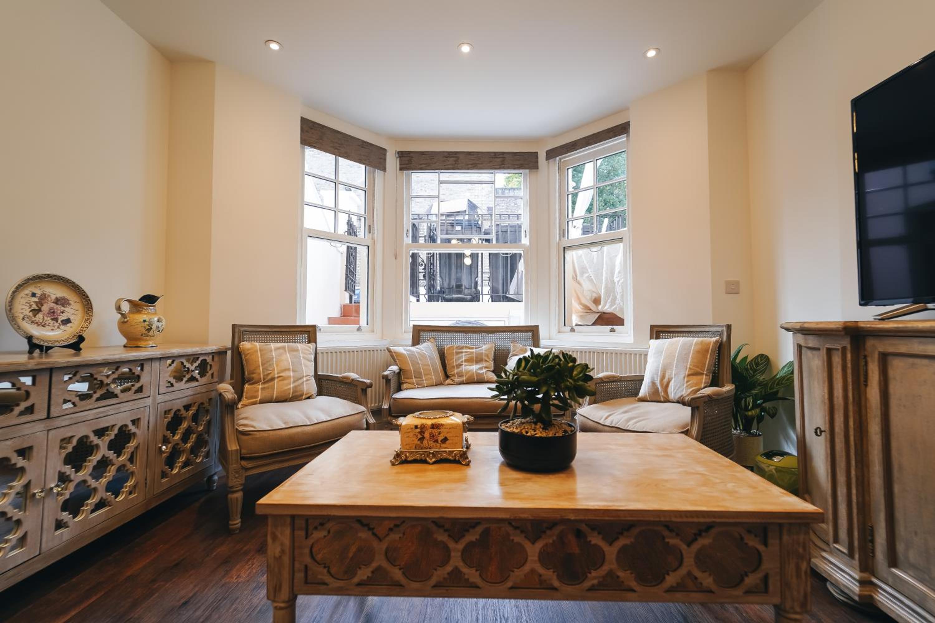 Two-Bedroom Deluxe Apartment with Garden View photo 1