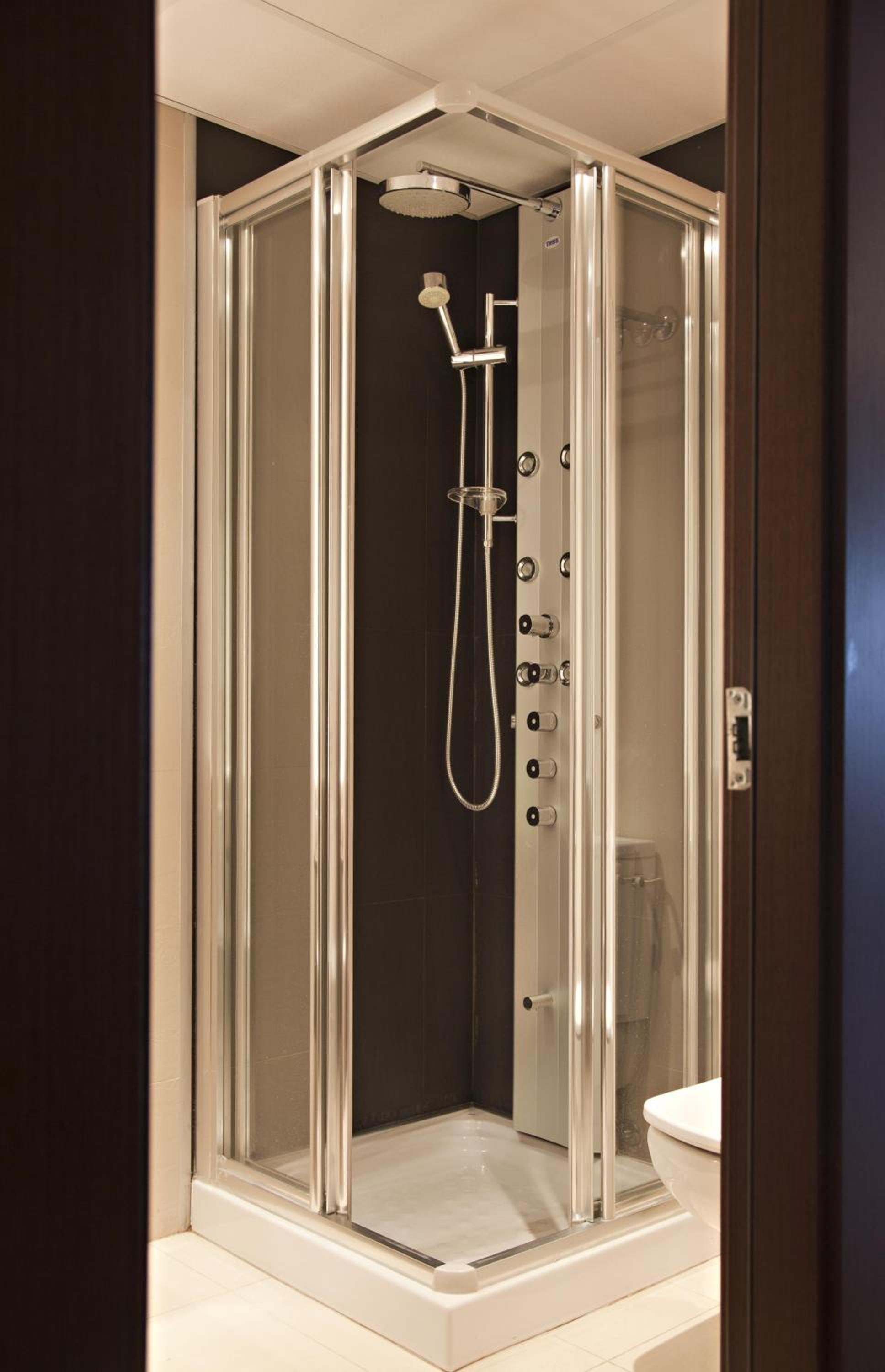 Double or Twin Room with Sea View - Photo 16