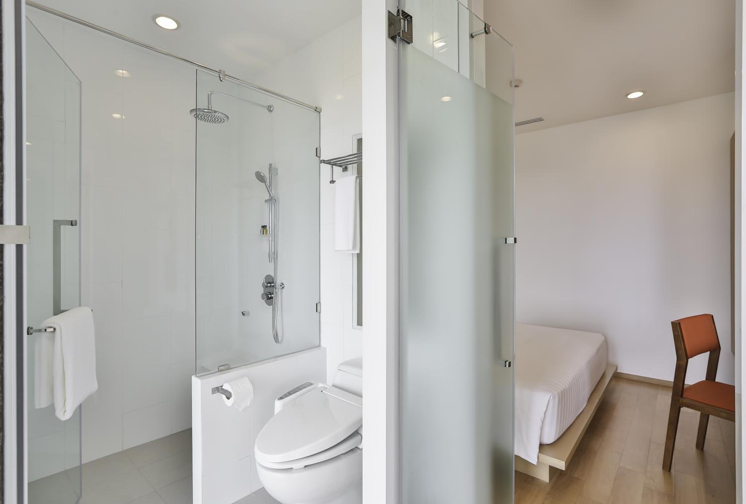 Two Bedroom Penthouse with Bathtub photo 2