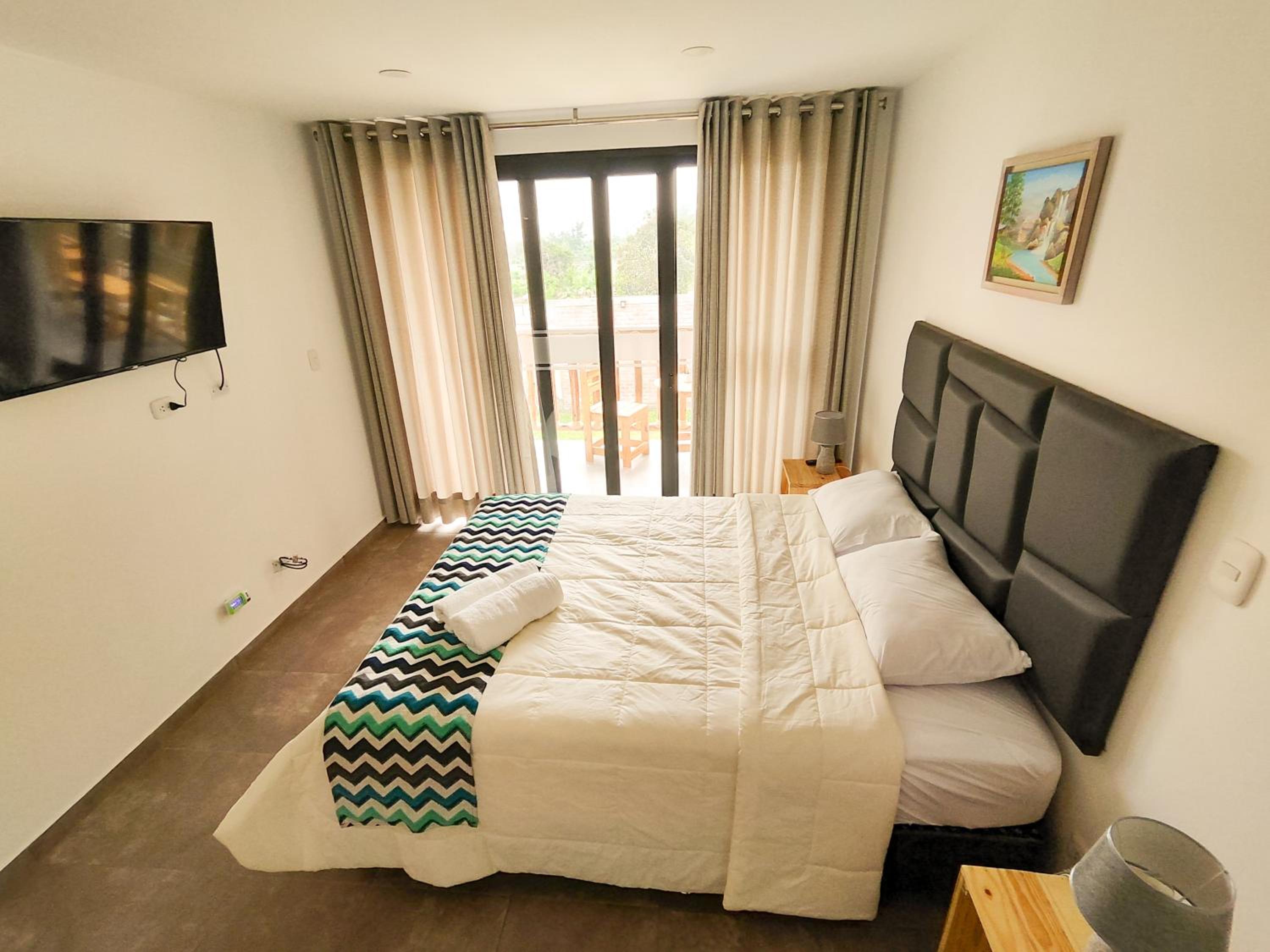 Double Room with Balcony - Photo 6