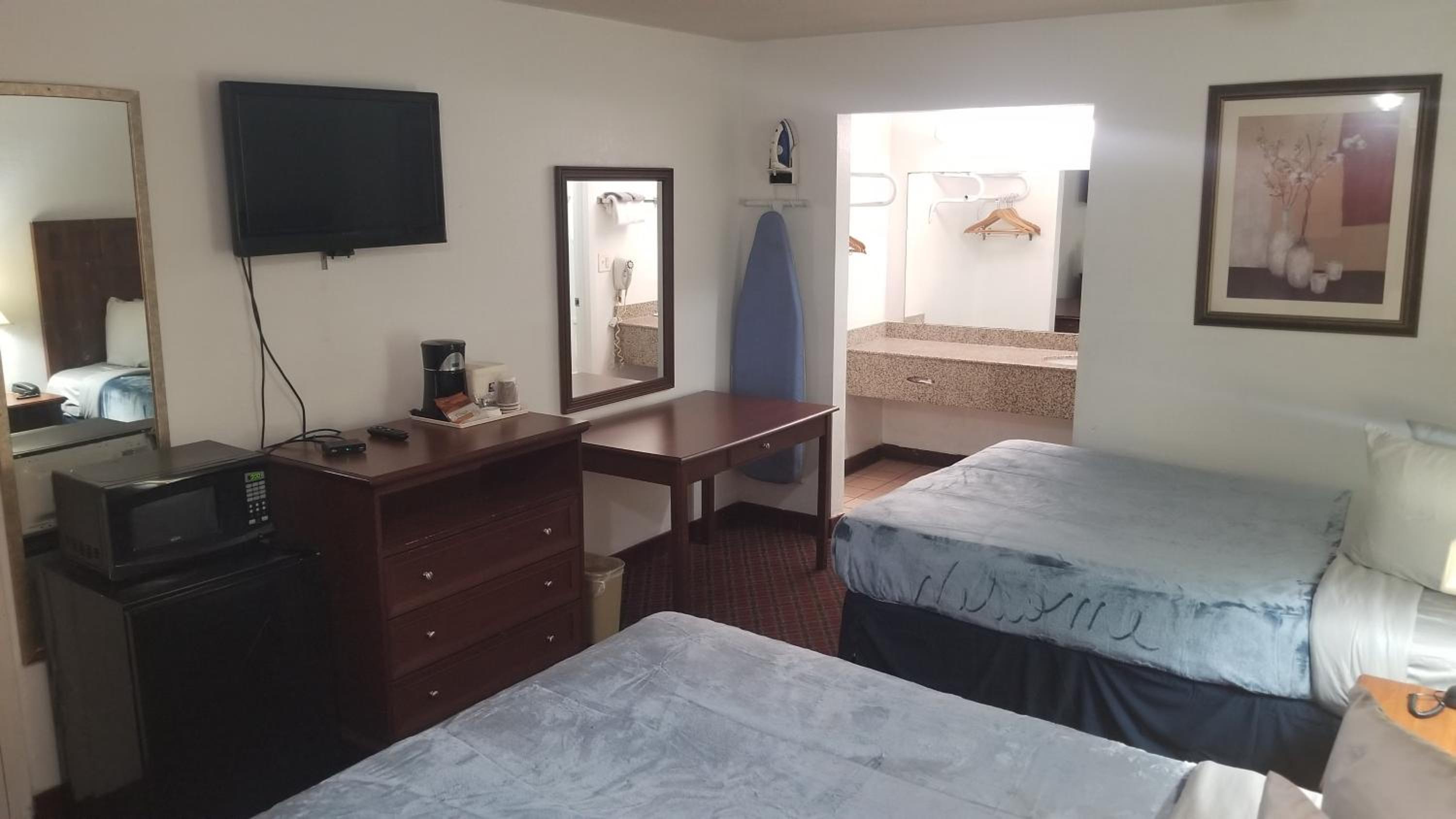 One-Bedroom Apartment photo 3