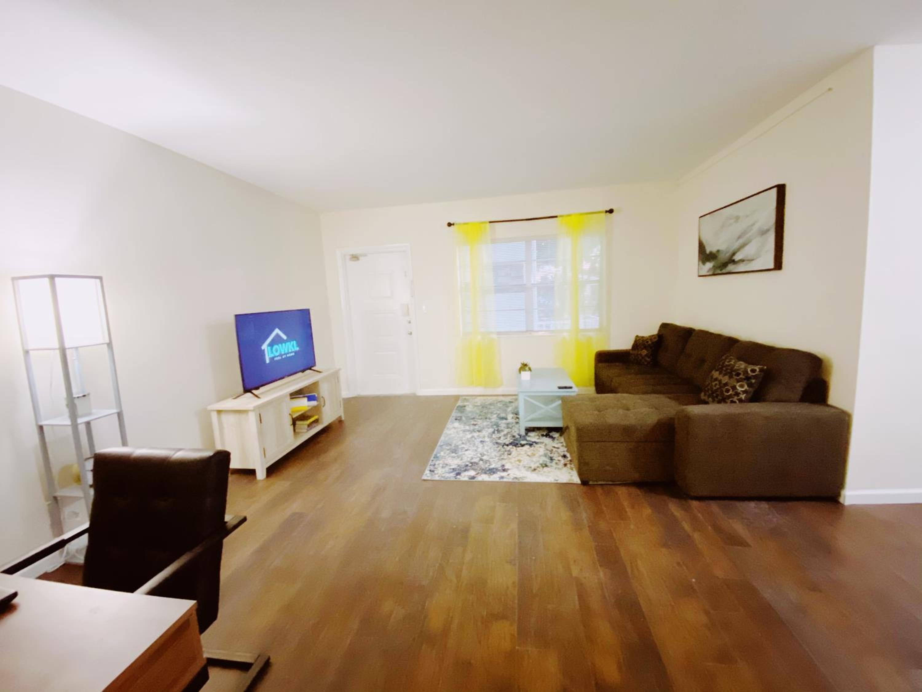 Premium Two Bedroom Two Bath Family Suite with Kitchen and Sofa Bed - Photo 3