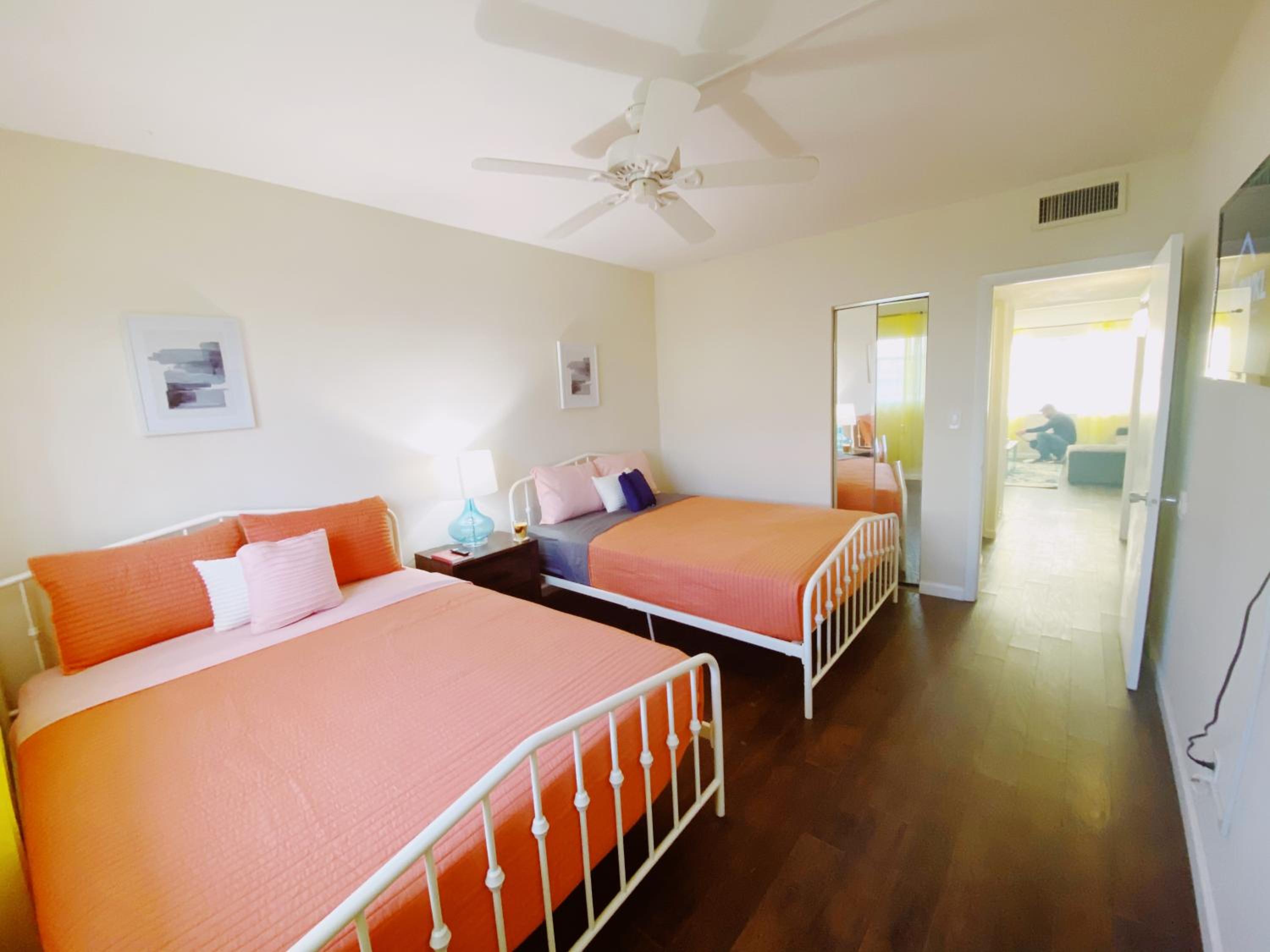Premium Two Bedroom Two Bath Family Suite with Kitchen and Sofa Bed - Photo 1
