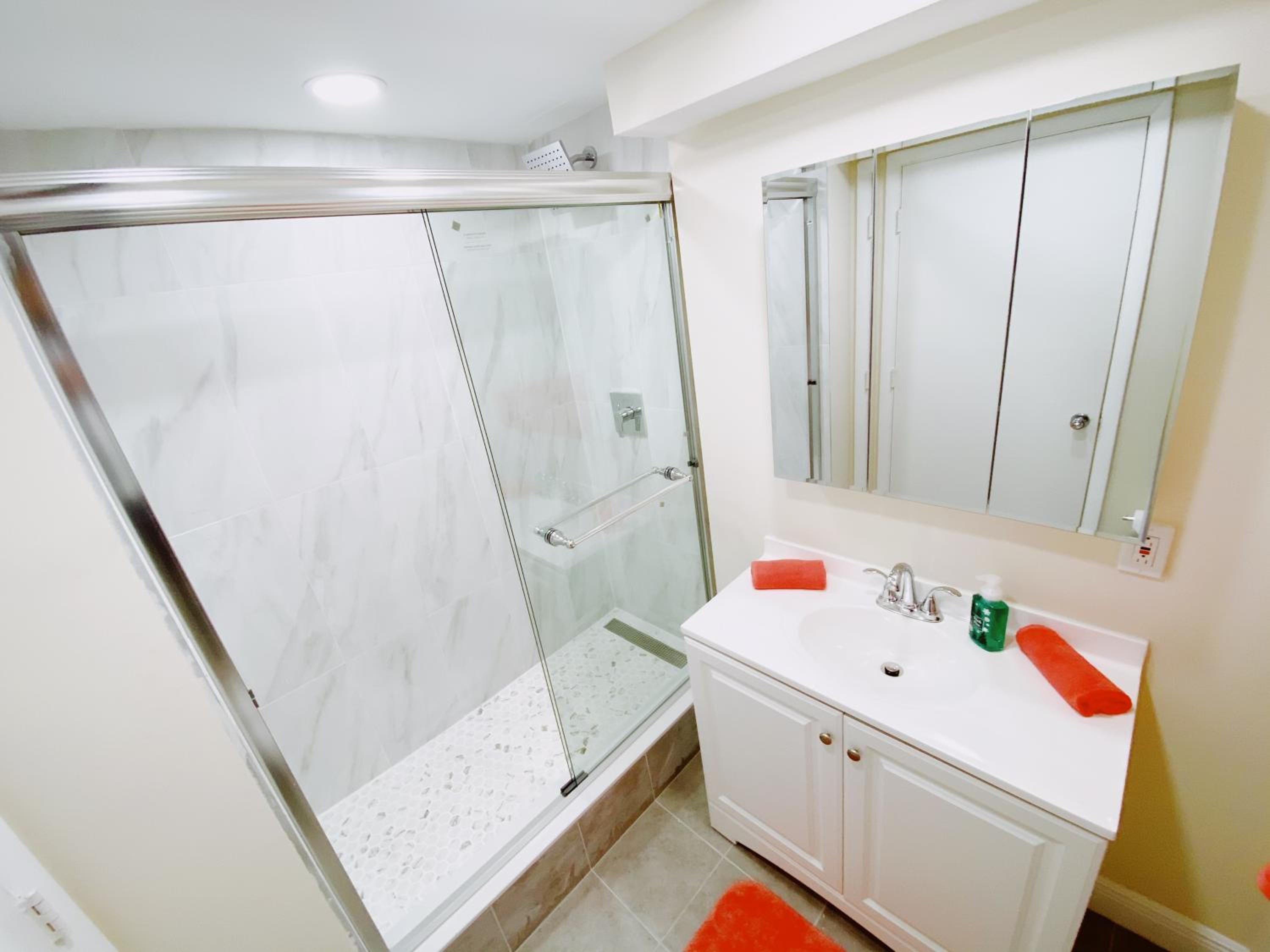 Premium Two Bedroom Two Bath Family Suite with Kitchen and Sofa Bed - Photo 4