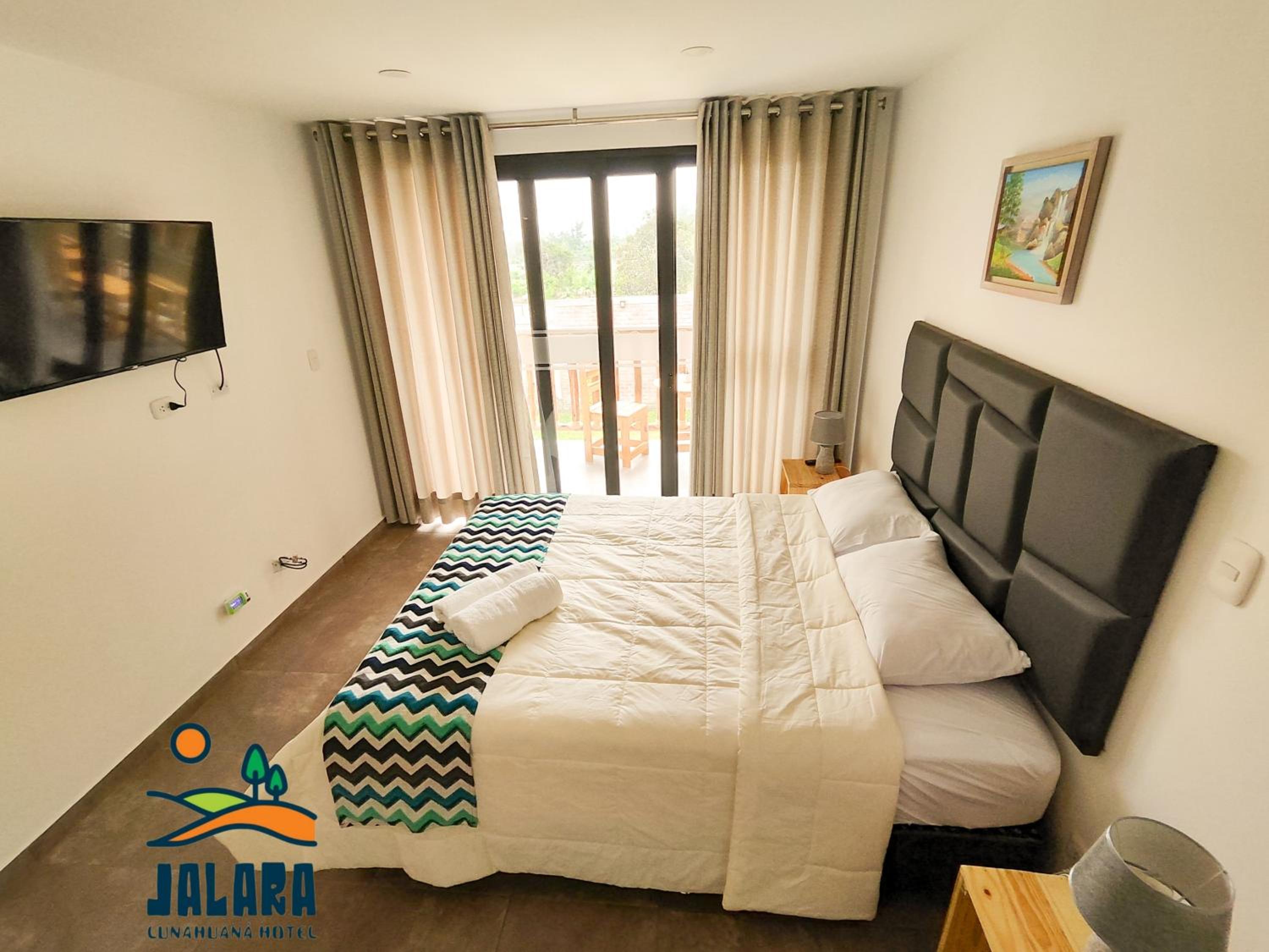 Quadruple Room with Balcony - Photo 3