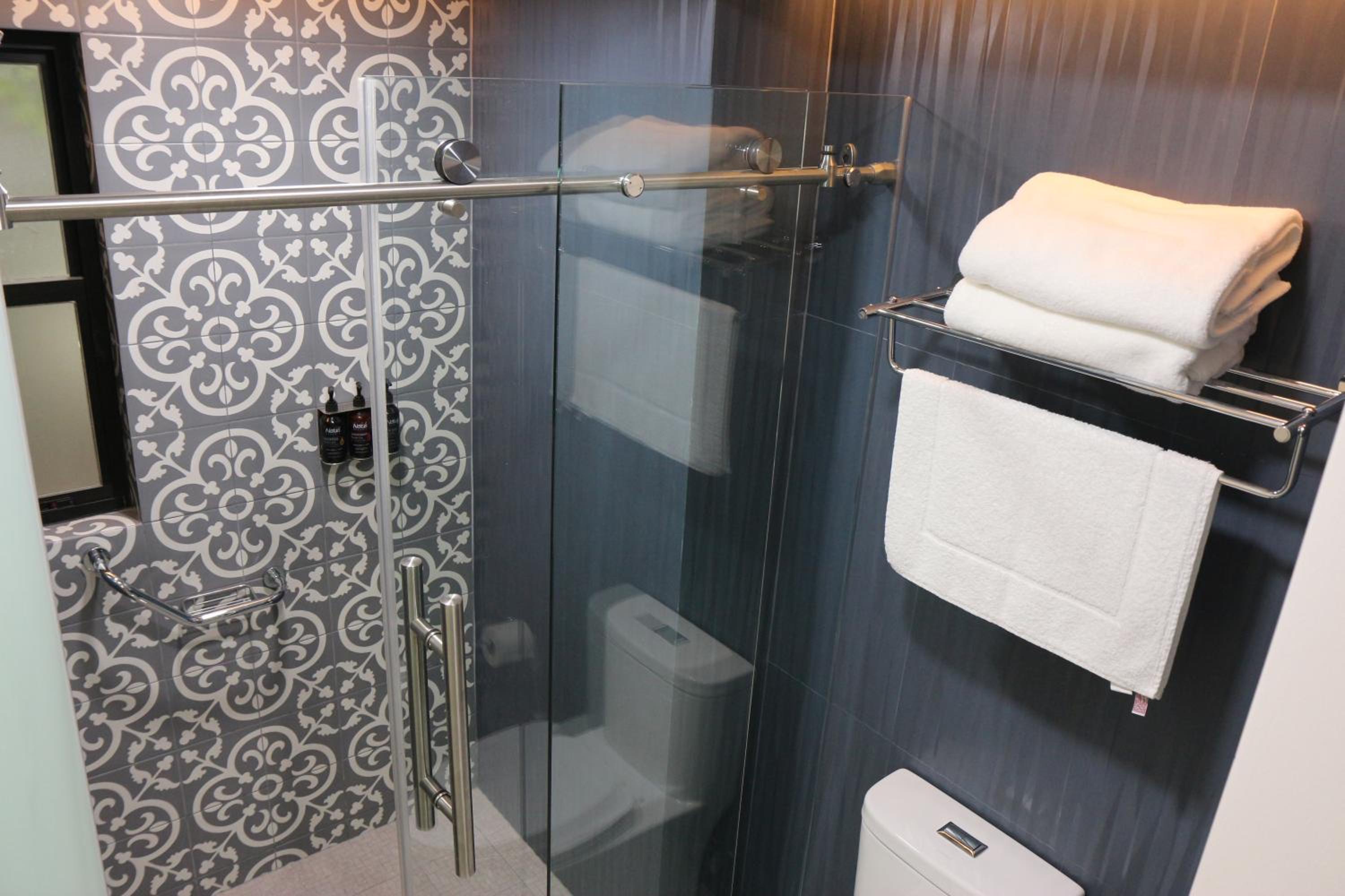 Deluxe Suite - Photo 8