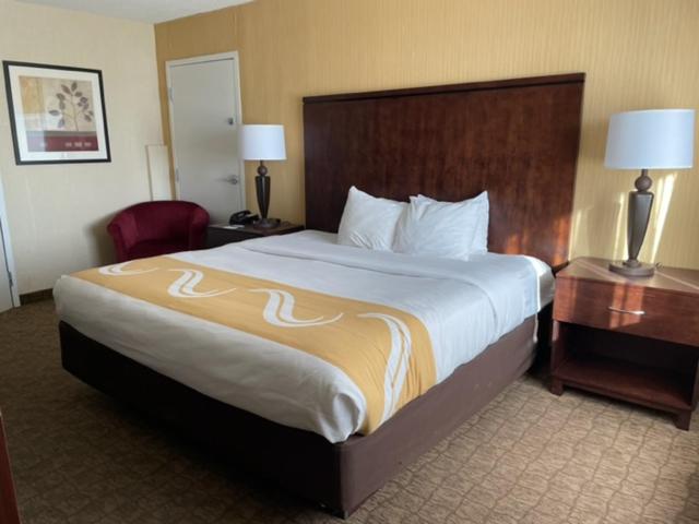 King Room - Wheelchair Accessible/Non-Smoking - Photo 1