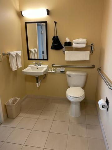 King Room - Wheelchair Accessible/Non-Smoking - Photo 2