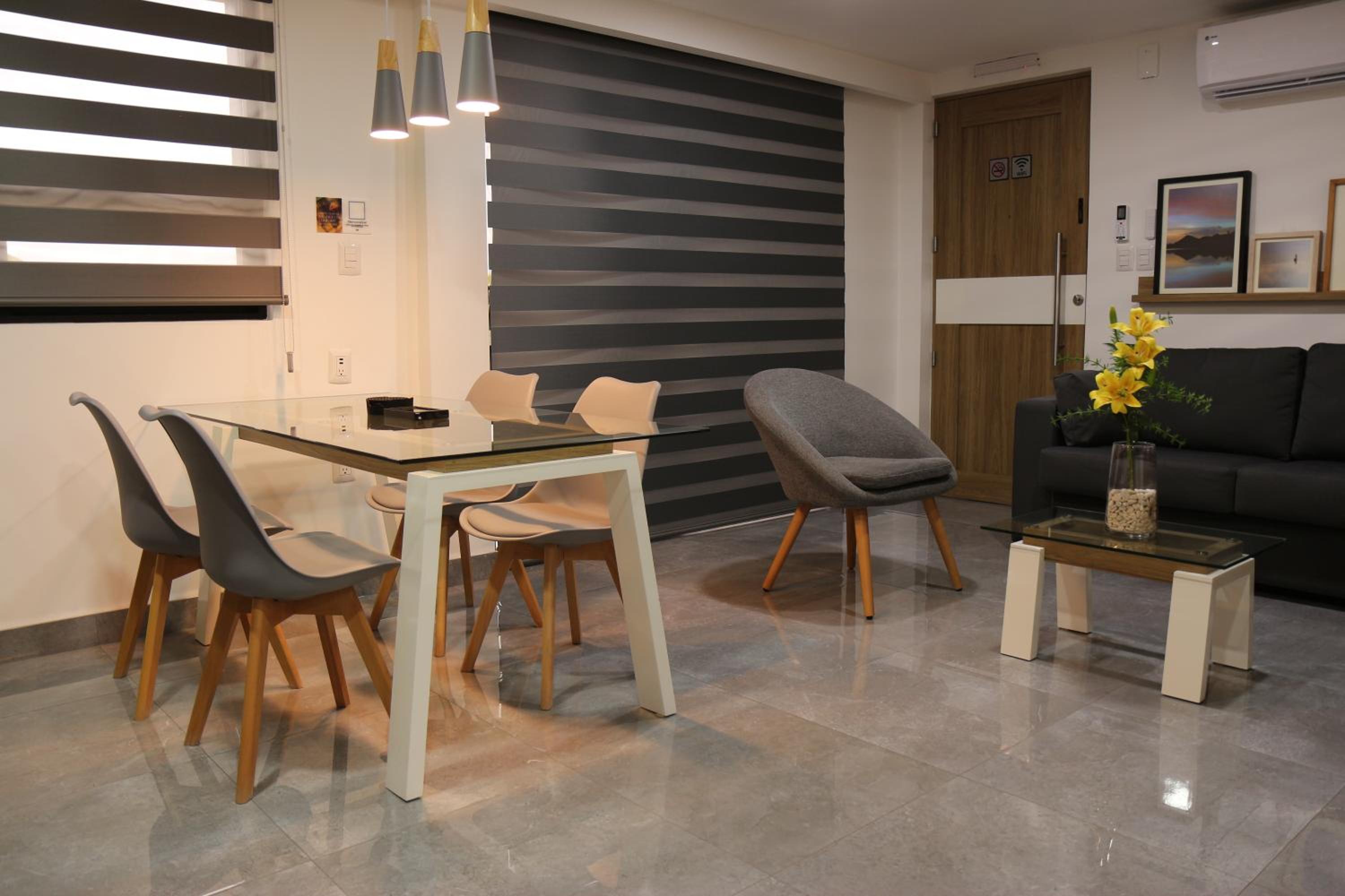 Suite - Photo 5