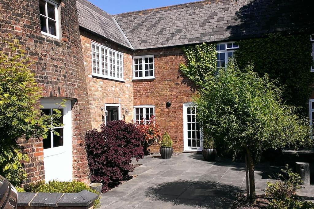 Seven-Bedroom House photo 2