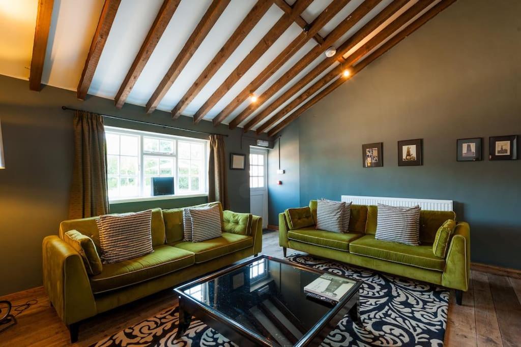 Seven-Bedroom House photo 1