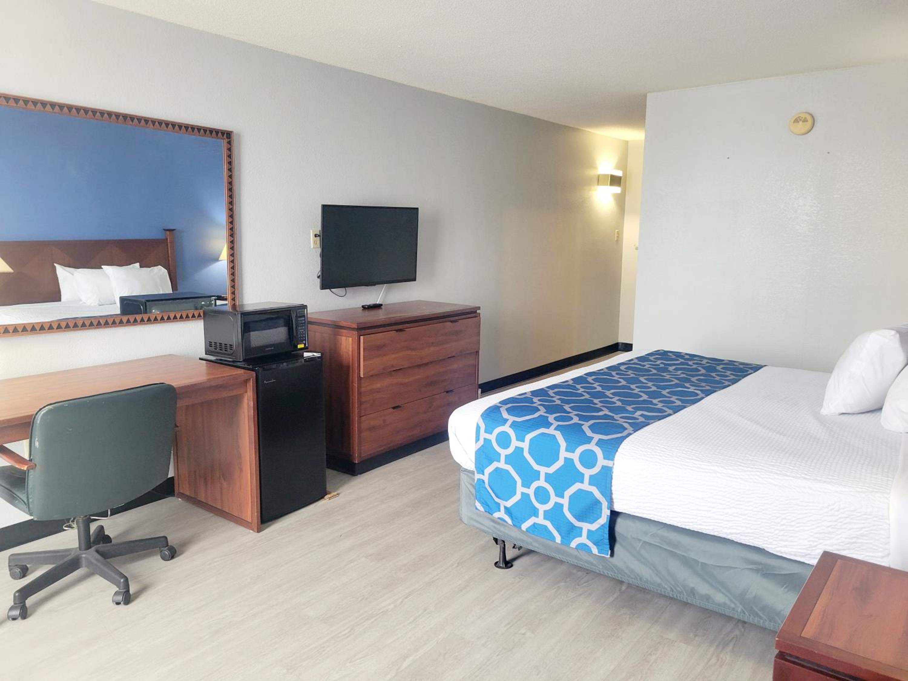 King Room - Non-Smoking - Photo 5