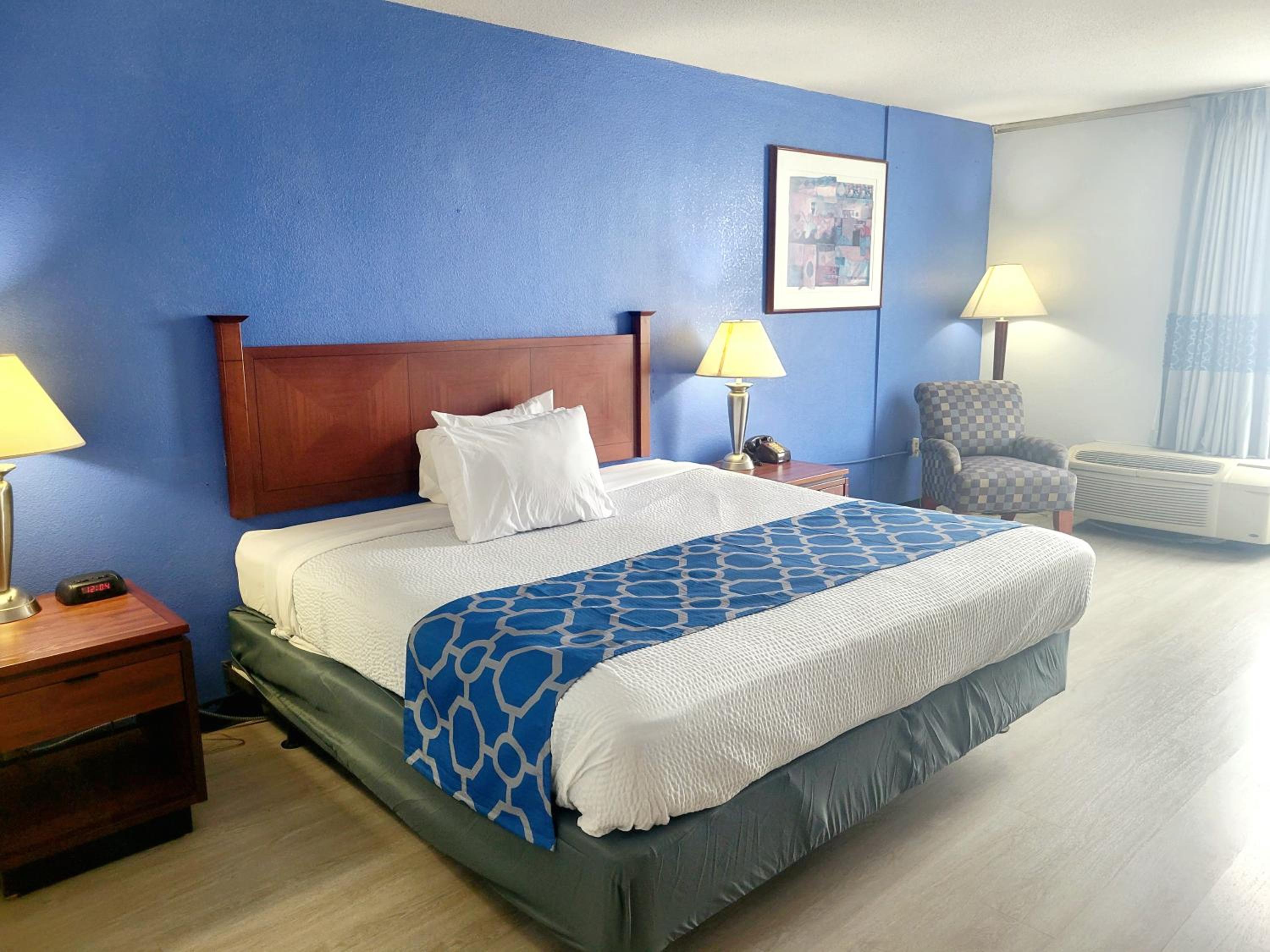 King Room - Non-Smoking - Photo 6