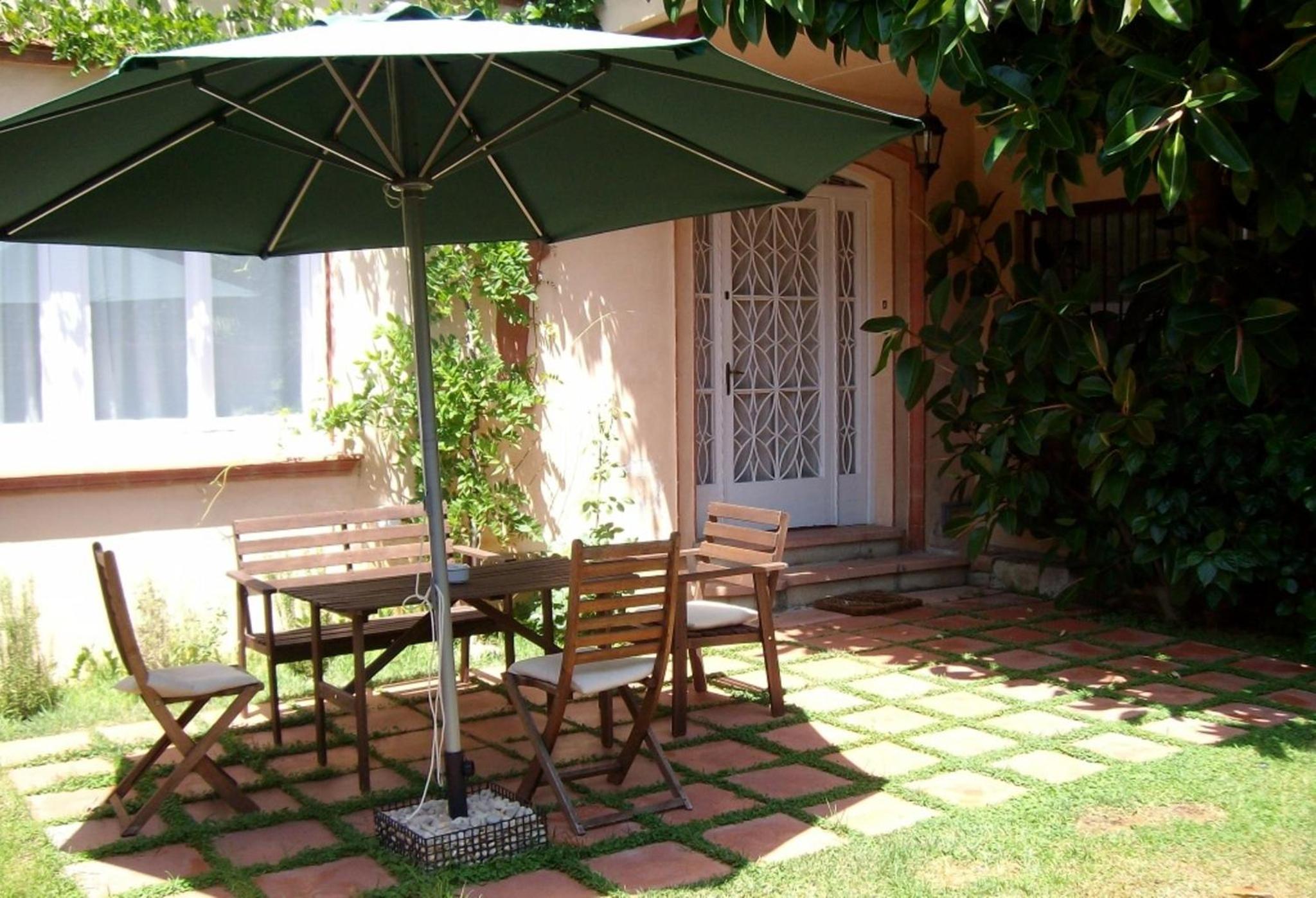 One-Bedroom Apartment with Garden photo 3