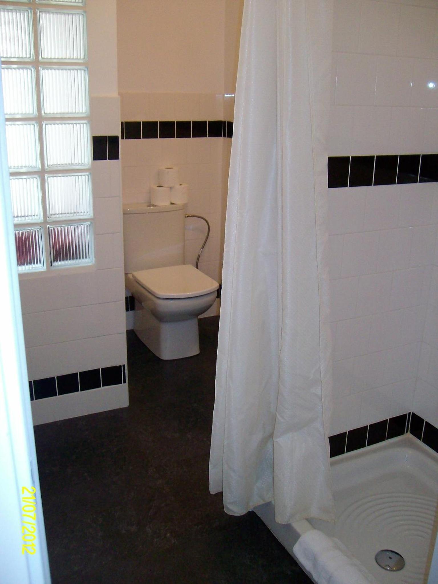 One-Bedroom Apartment with Garden photo 2