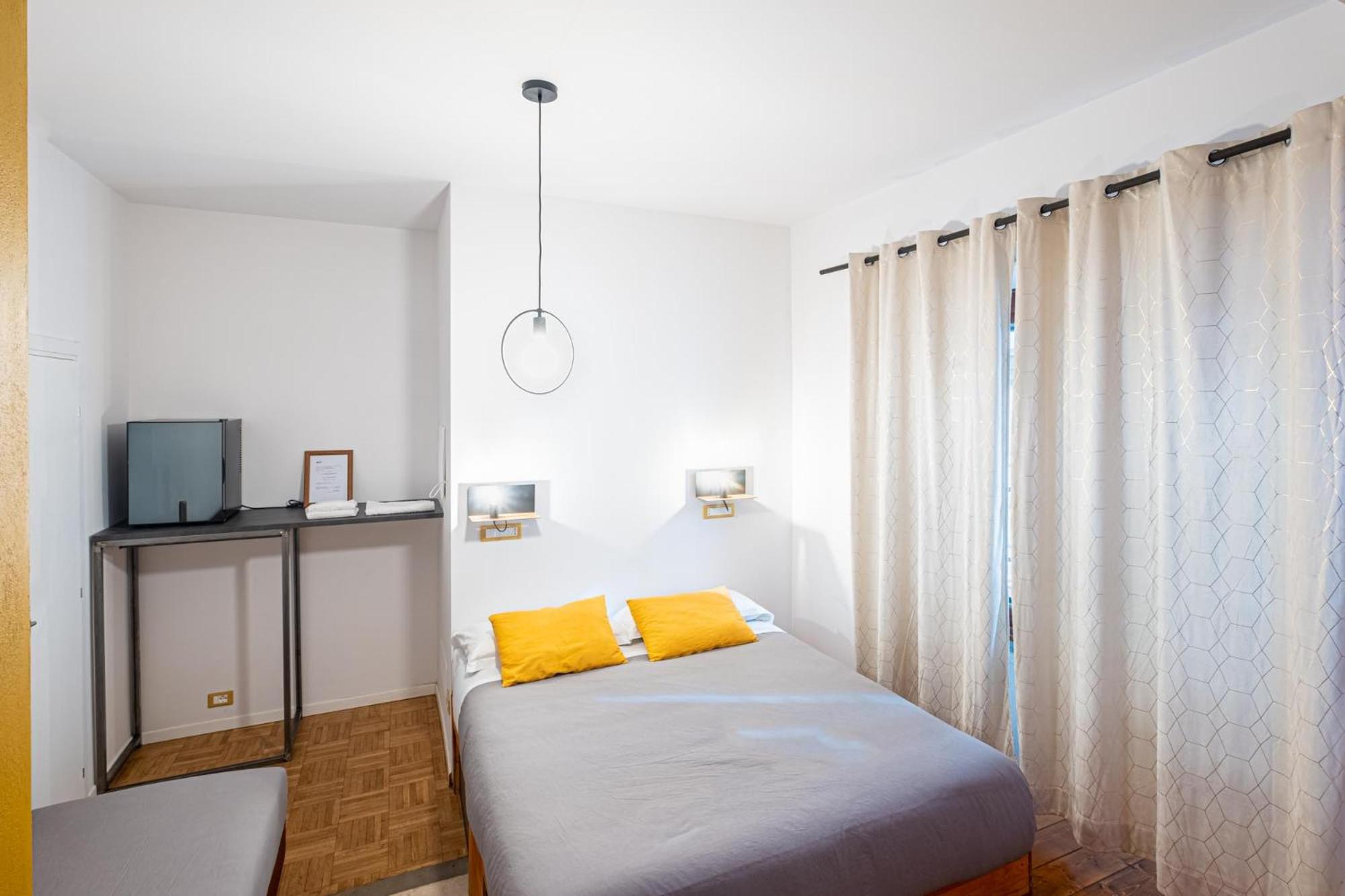 Triple Room with City View