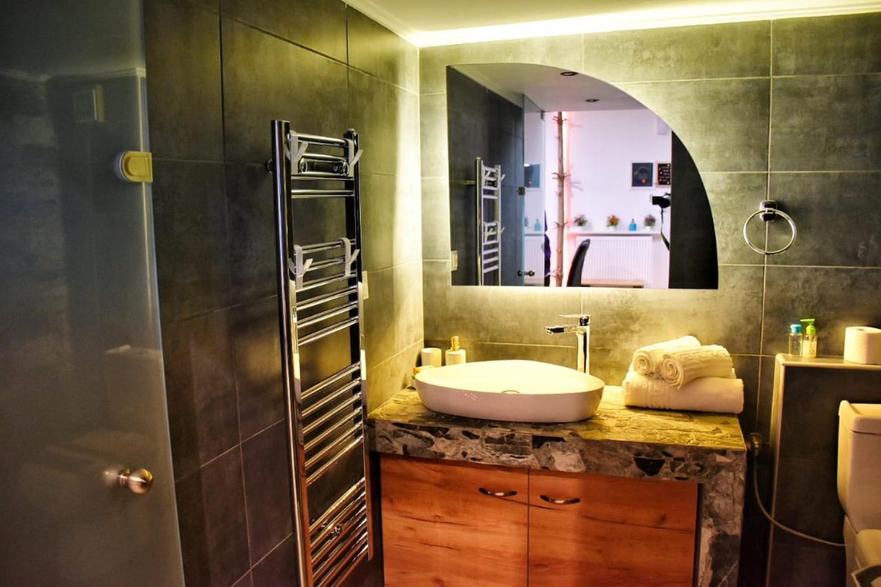One-Bedroom Apartment - Photo 32