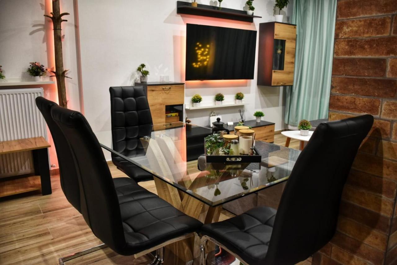 One-Bedroom Apartment - Photo 3