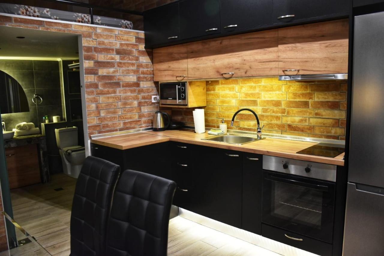 One-Bedroom Apartment - Photo 4