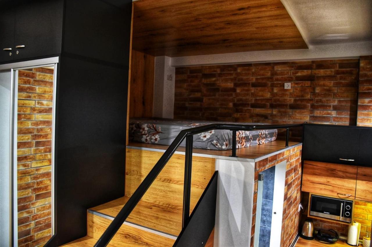 One-Bedroom Apartment - Photo 21