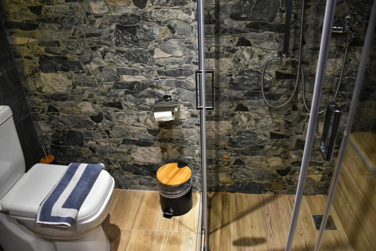 One-Bedroom Apartment - Photo 12