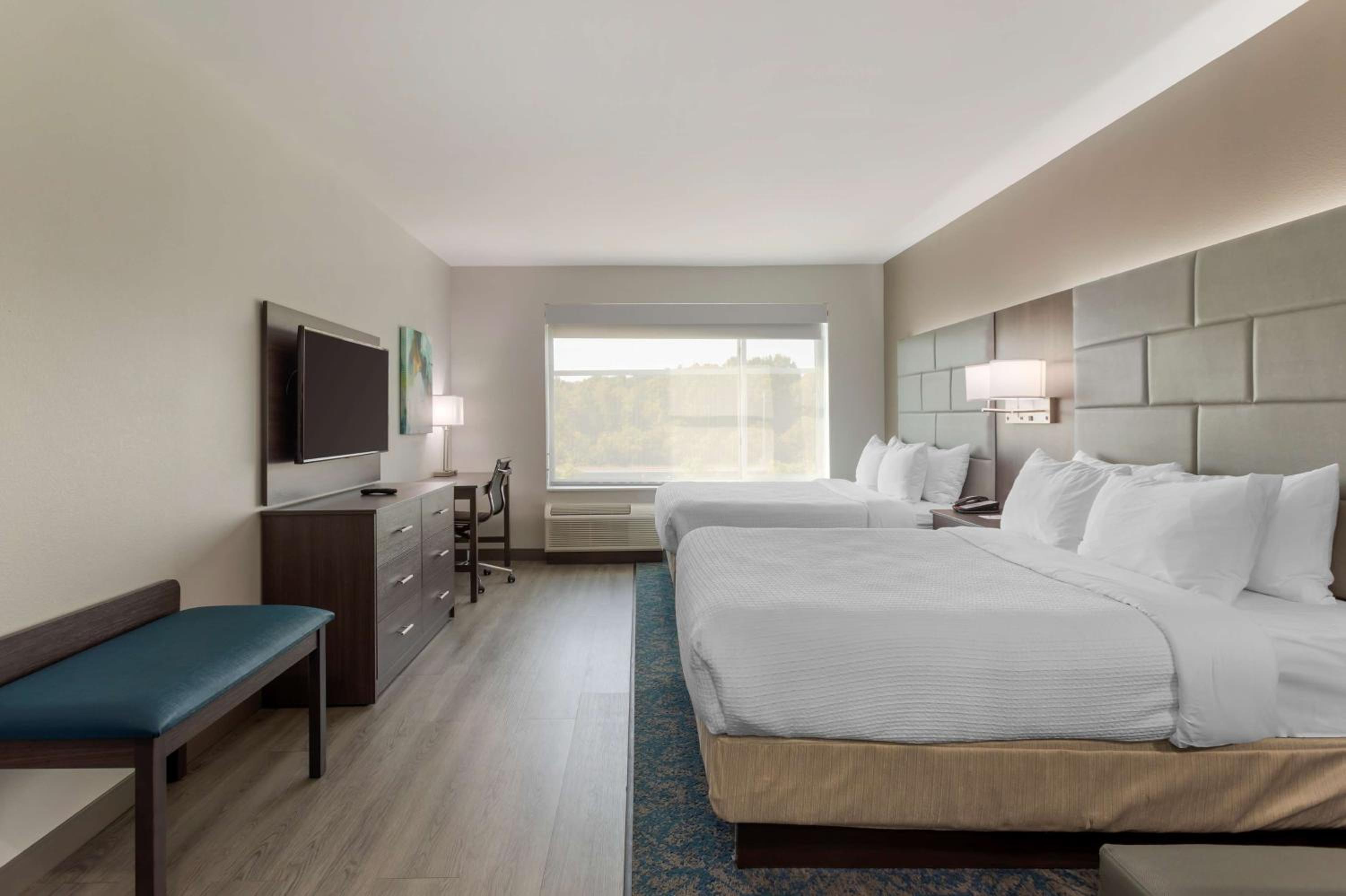 Queen Room with Two Queen Beds - Disability Access - Photo 2