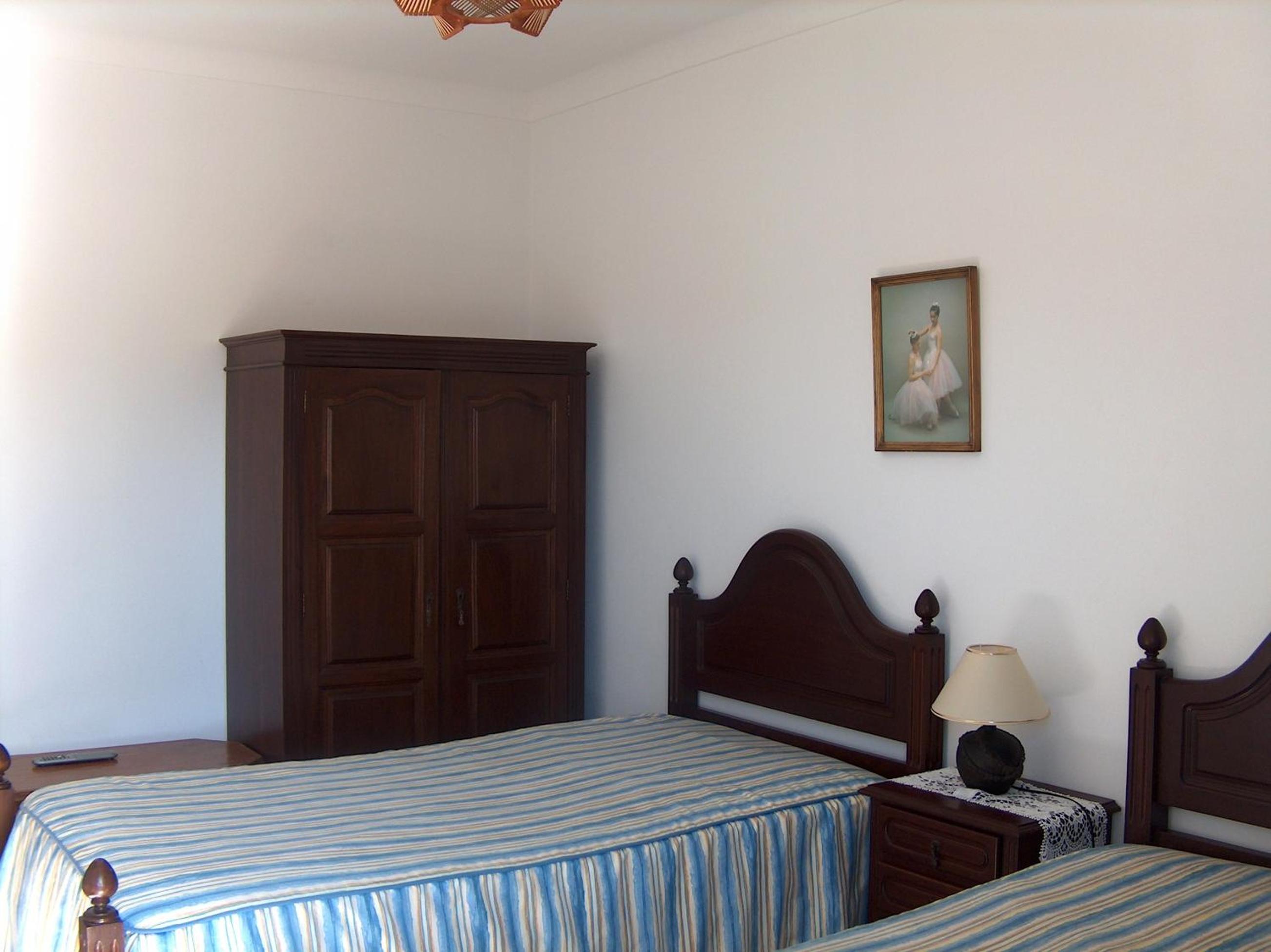 Twin Room - Photo 4